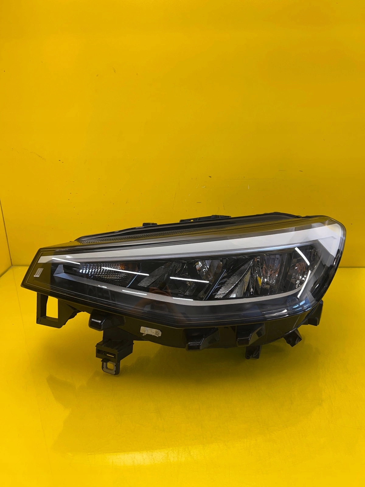 far lijeva prednja VW ID4 11B941005B Full Led