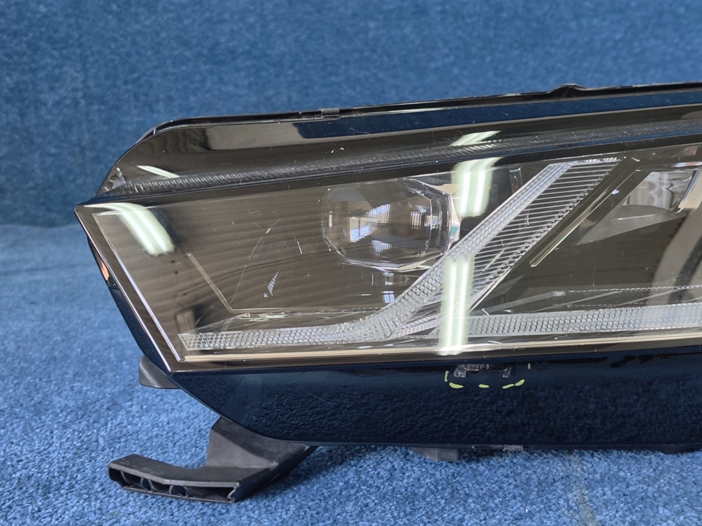 SKODA OCTAVIA IV light REFLEKTOR FULL LED left front original 5E4941015A
