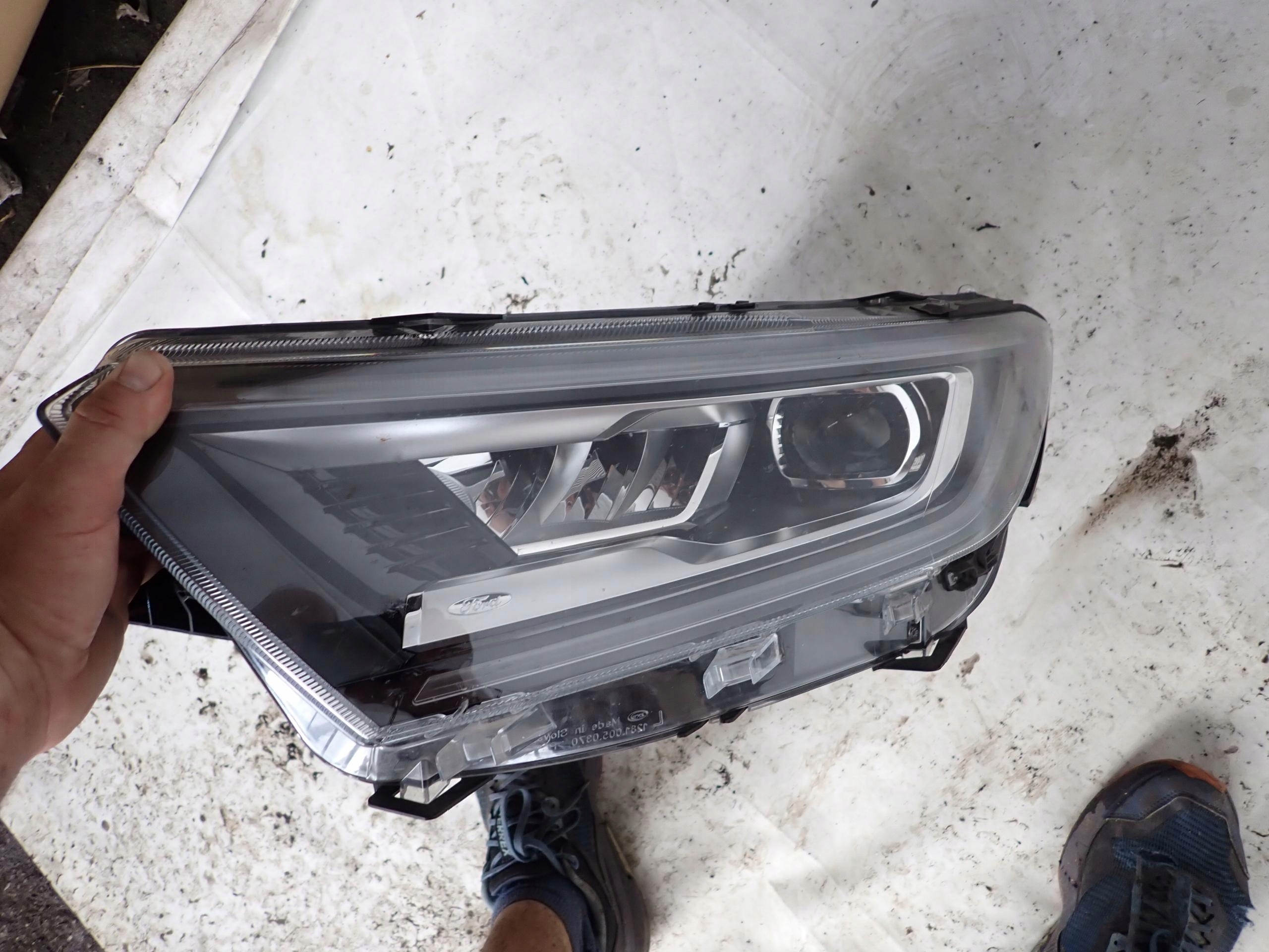 FORD TOURNEO CONNECT MK3 22- light left front LED 2KF941035
