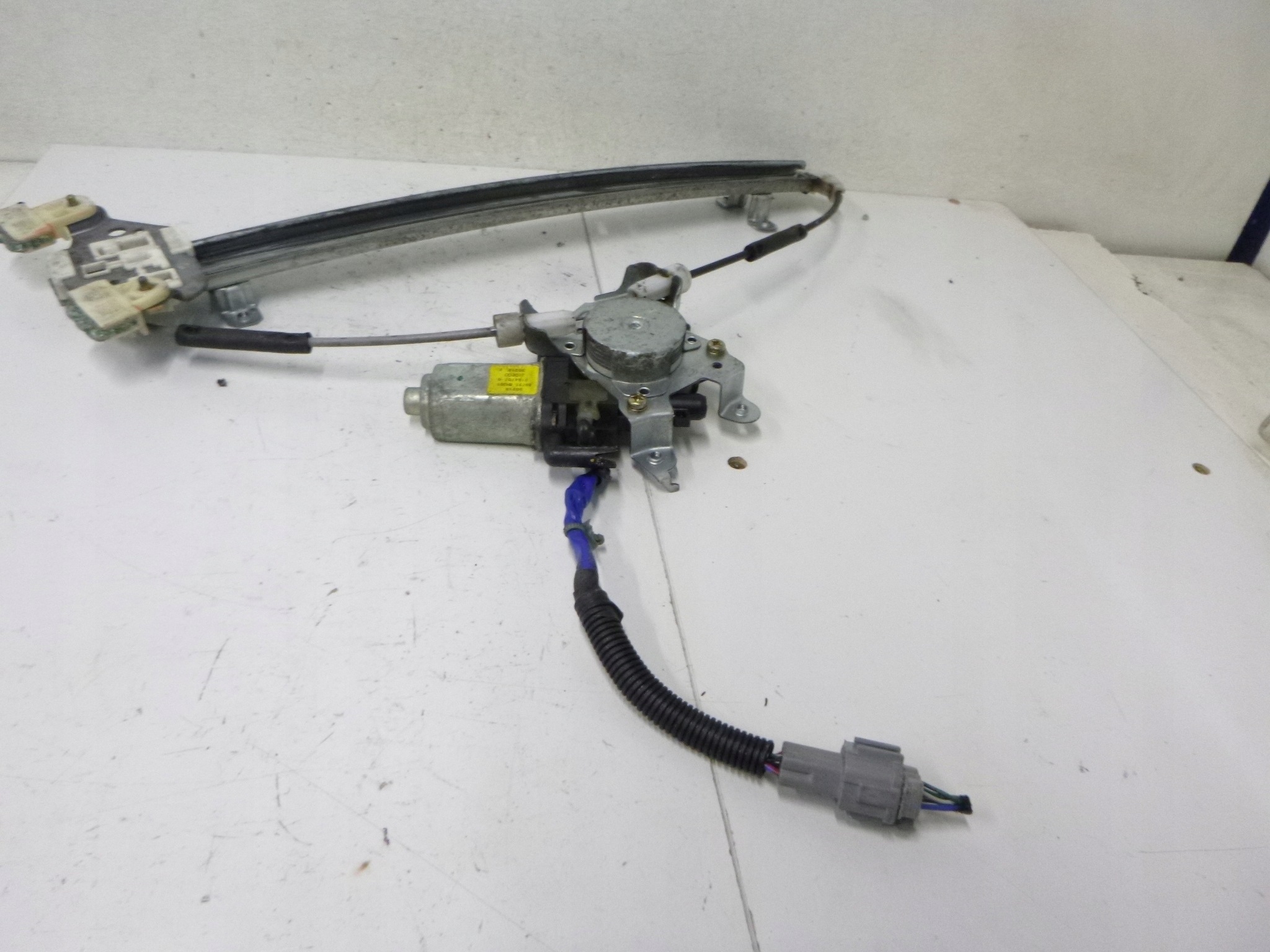 window regulator left front Nissan X-Trail T30 80731 8H301 2001-2007