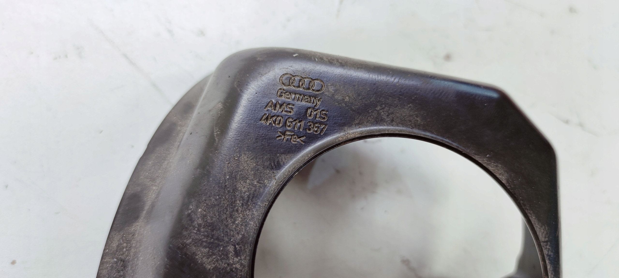 BLENDE ABDECKUNG BEHÄLTER DES GASSES HAMULC AUDI A6 C8 4K0611367