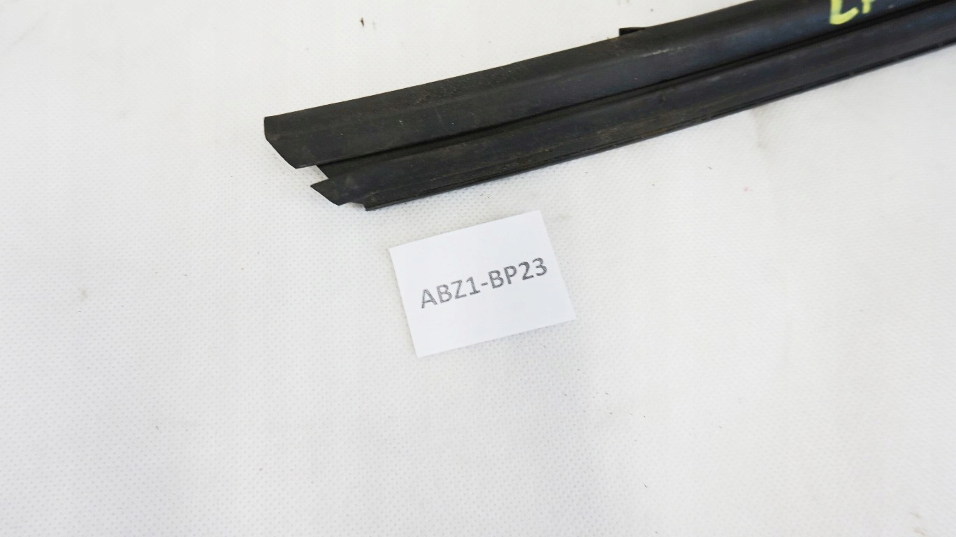 USZCZELKA DRZWI LEWA PRZEDNIA CITROEN C4 CACTUS Car type Passenger cars Cargo vans