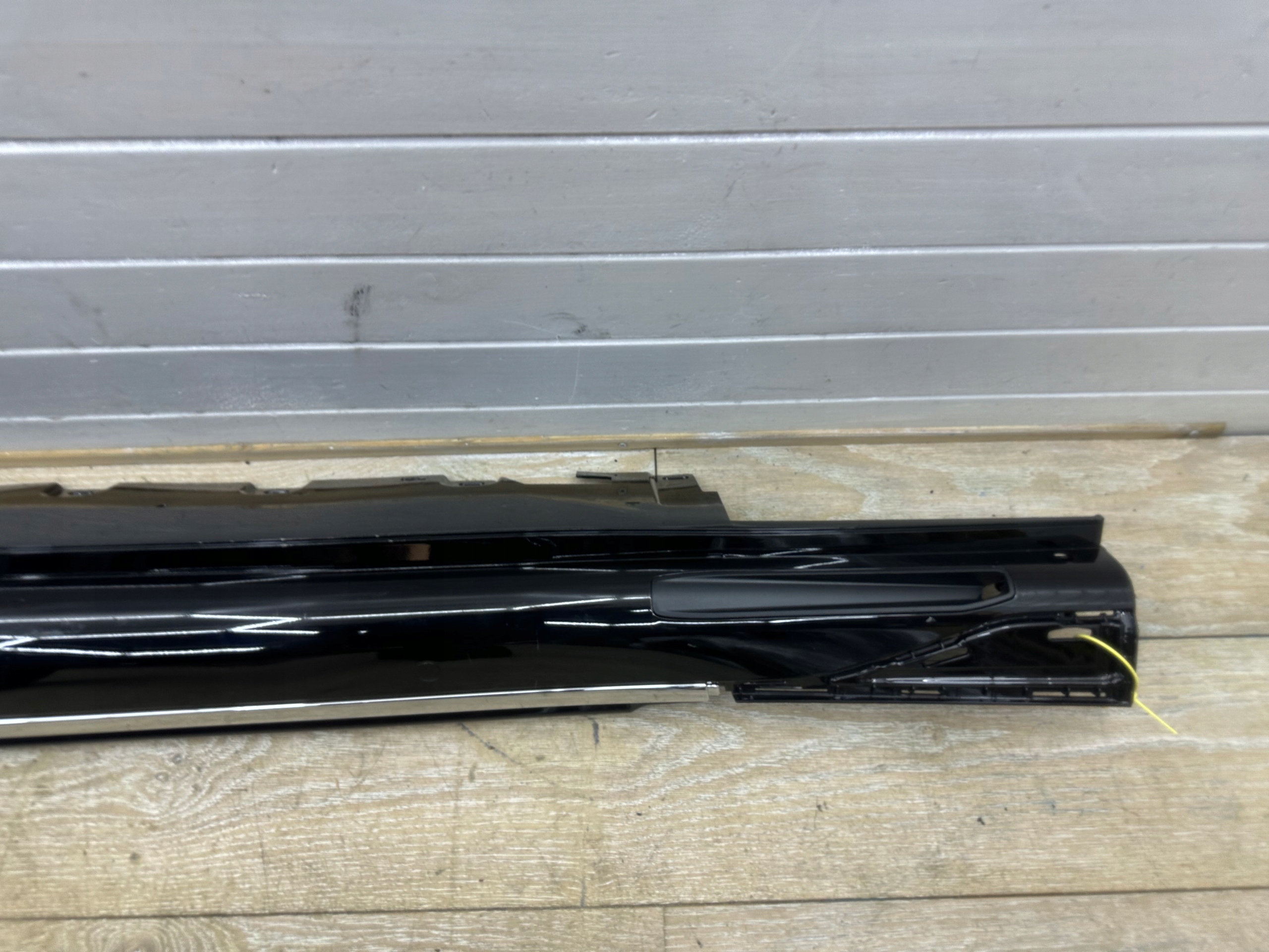 moulding threshold left BMW 7 G70 i7 Electryk E Drive 22