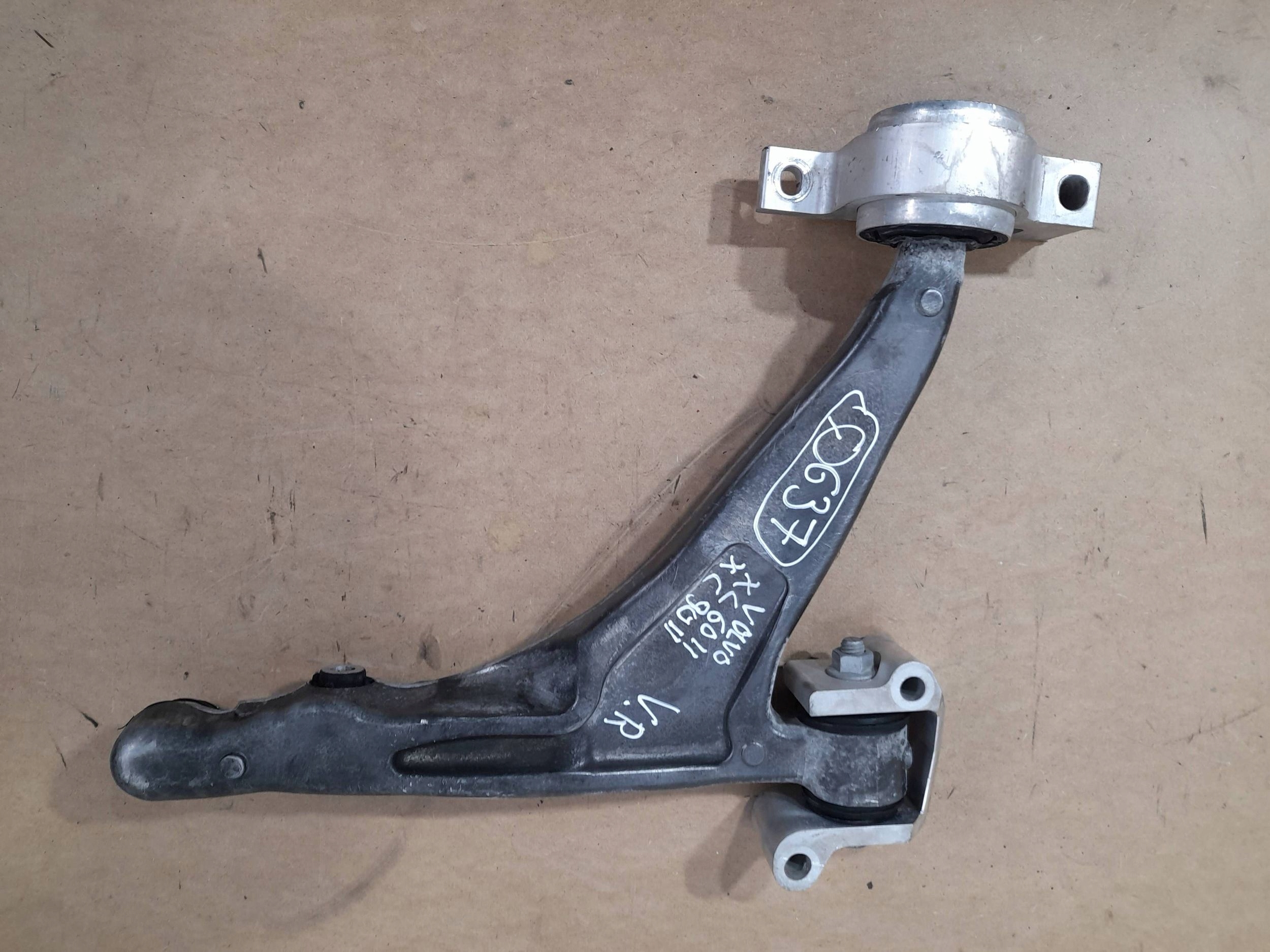 Volvo XC60 II XC 90 II arm front right (Q637)