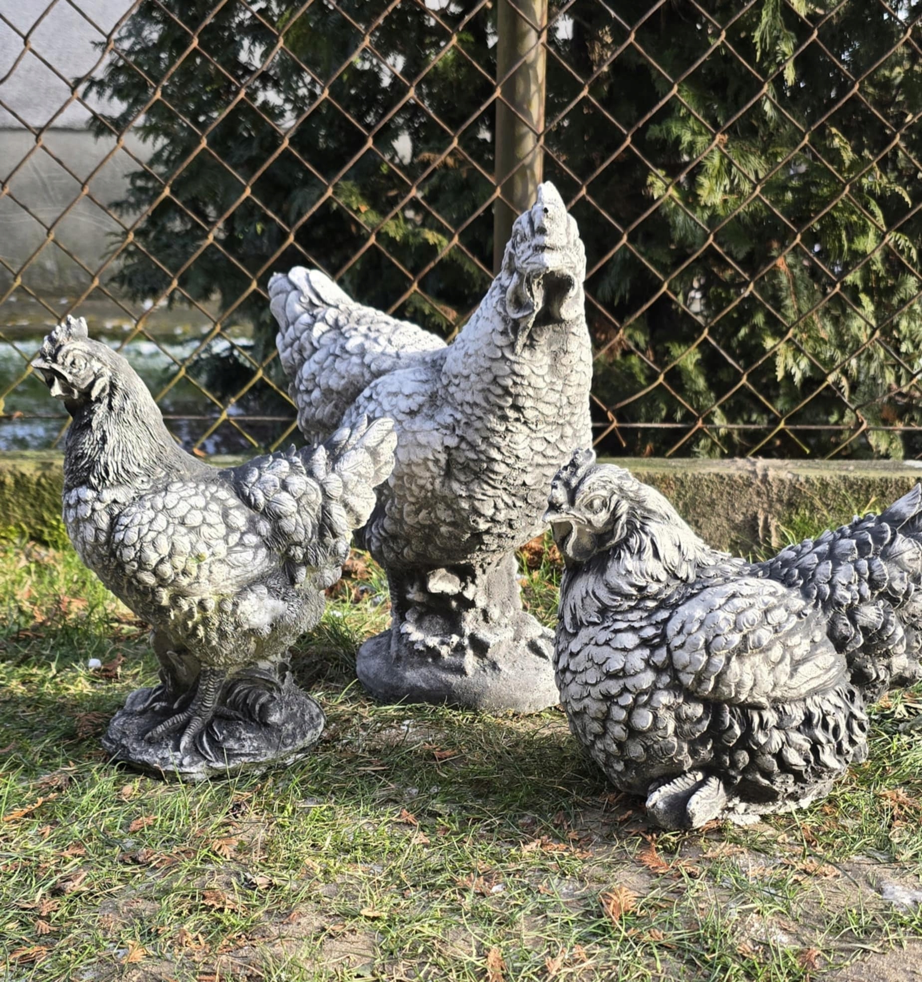 Sada Kur betónové figúrky do záhrady dekoratívne ozdoby 39 cm 3 ks Kura