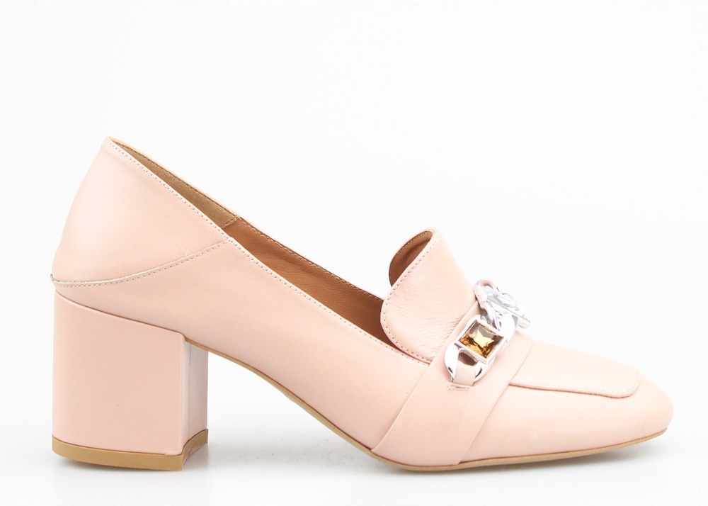 Neobvyklé Polobotky Z Mokasíny S Krásnou Ozdobou Kůže