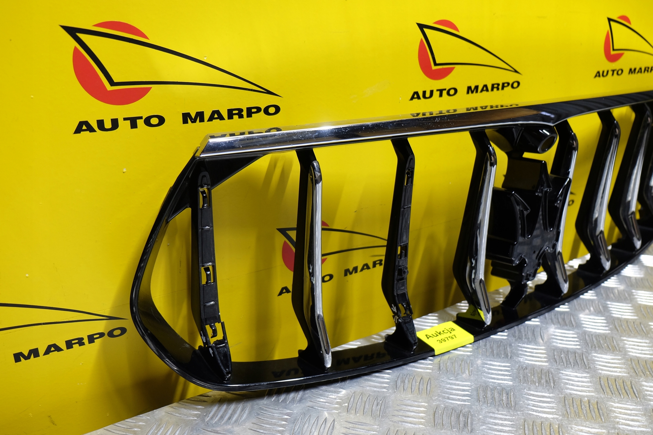 MASERATI LEVANTE GTS 17- GRILL CHROM ATRAPA PRZÓD Kolor do lakierowania