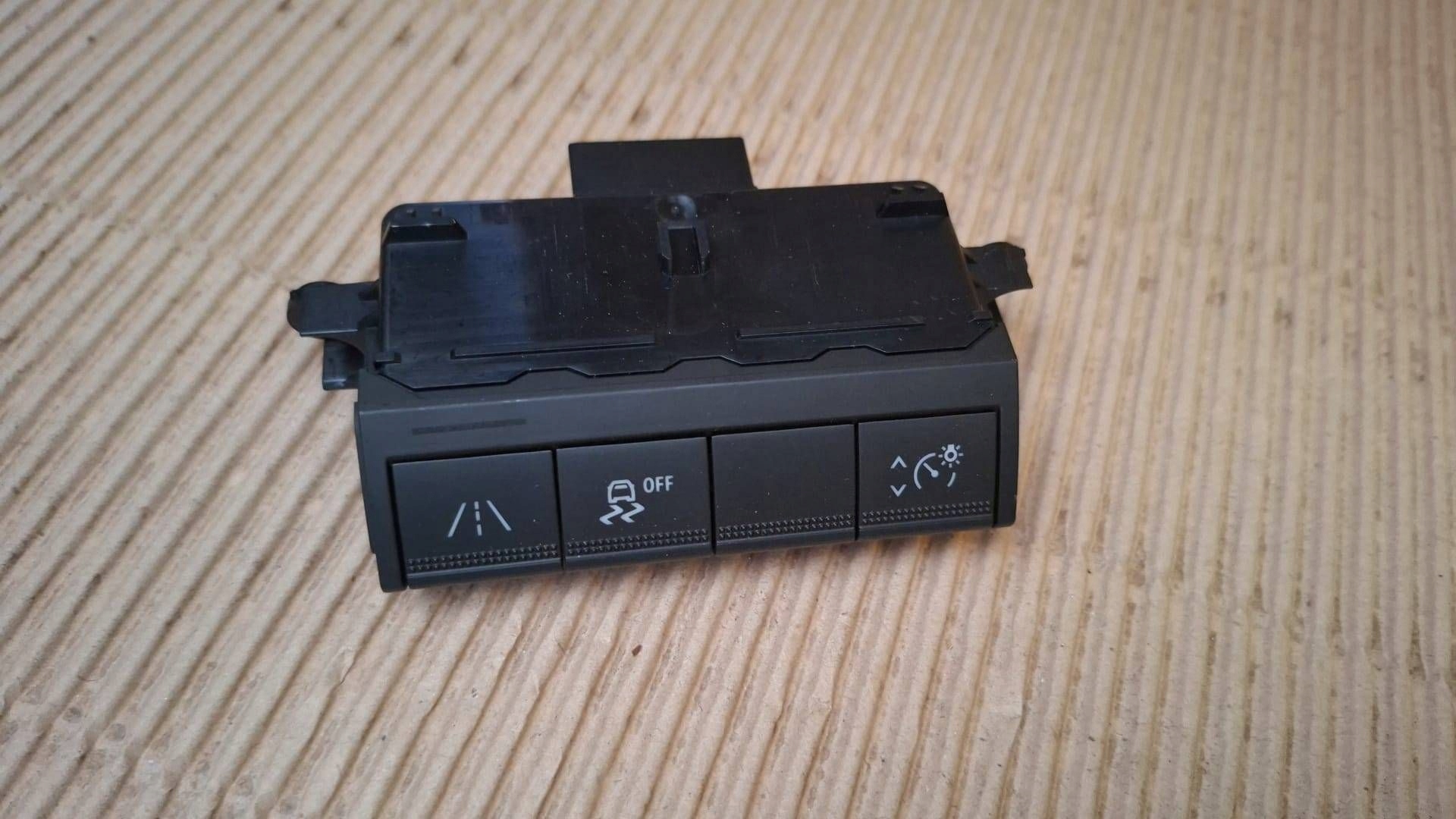 Panel switch Renault Megane V E-Tech 252735012R