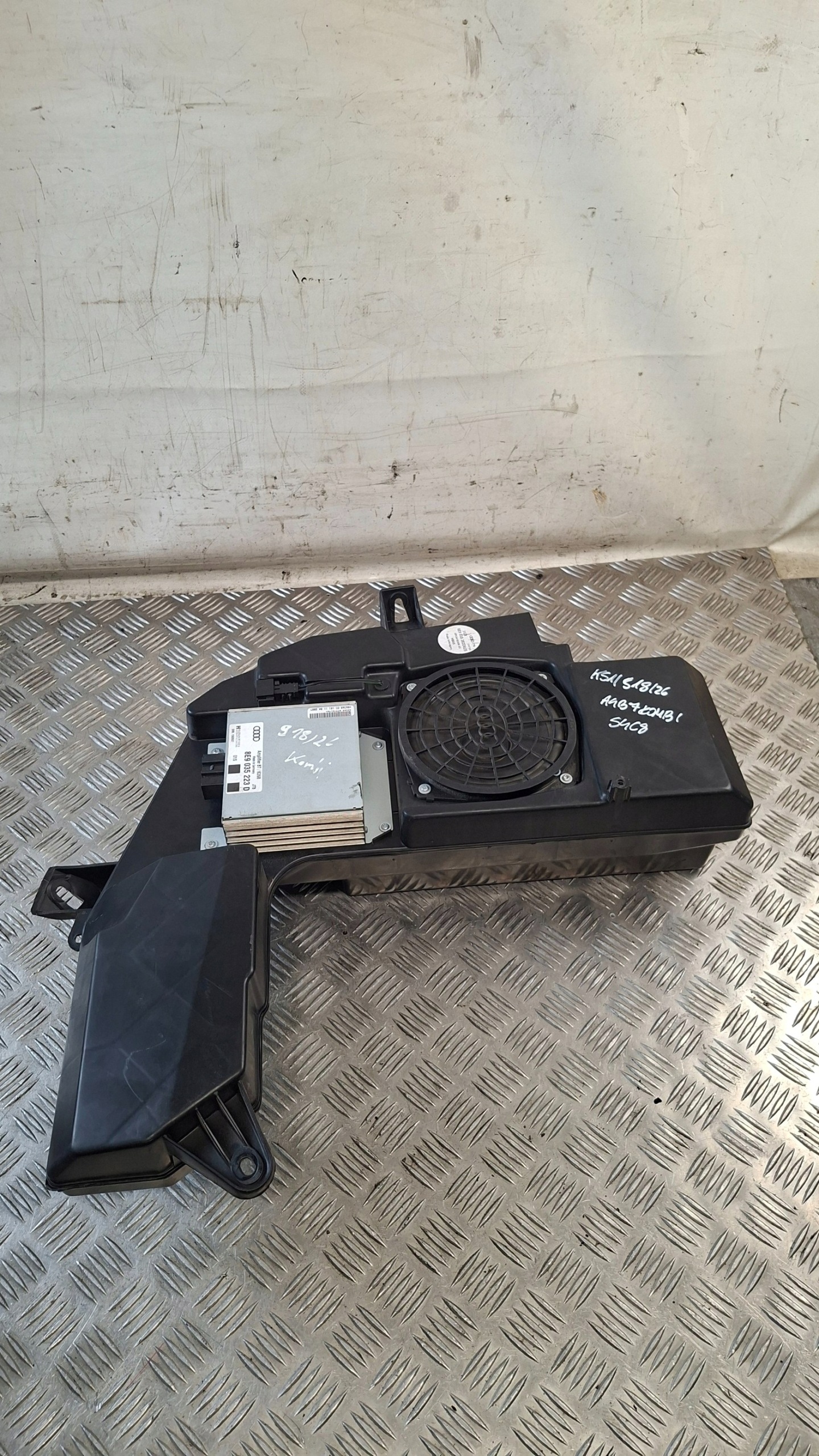 SUBWOOFER AUDI A4 B7 KOMBI