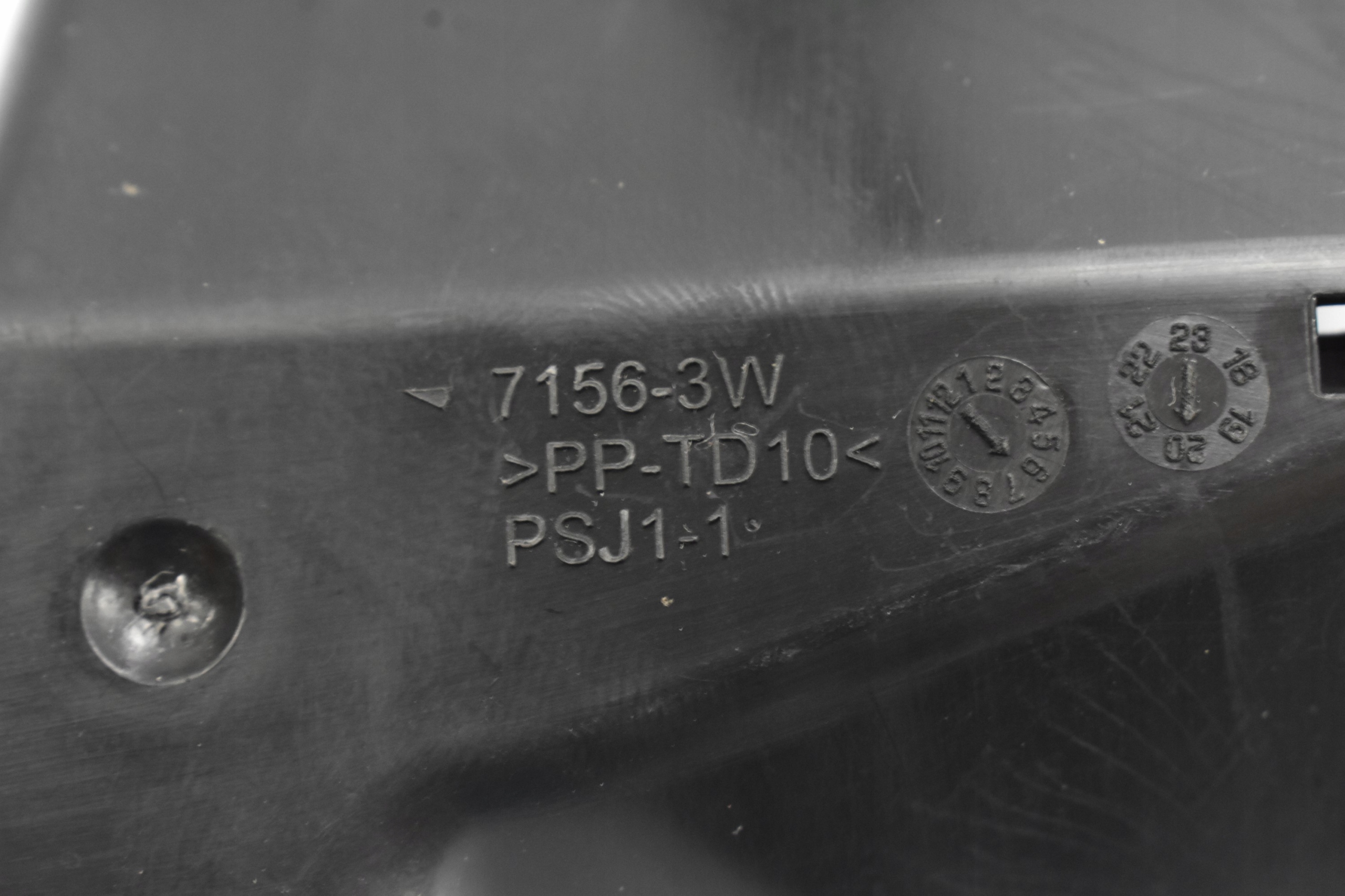 SKRZYNKA BEZPIECZNIKÓW OBUDOWA 82662-0D740 1.5H TOYOTA YARIS IV P21 20- Numer katalogowy oryginału 82741-K0060 82741K0060