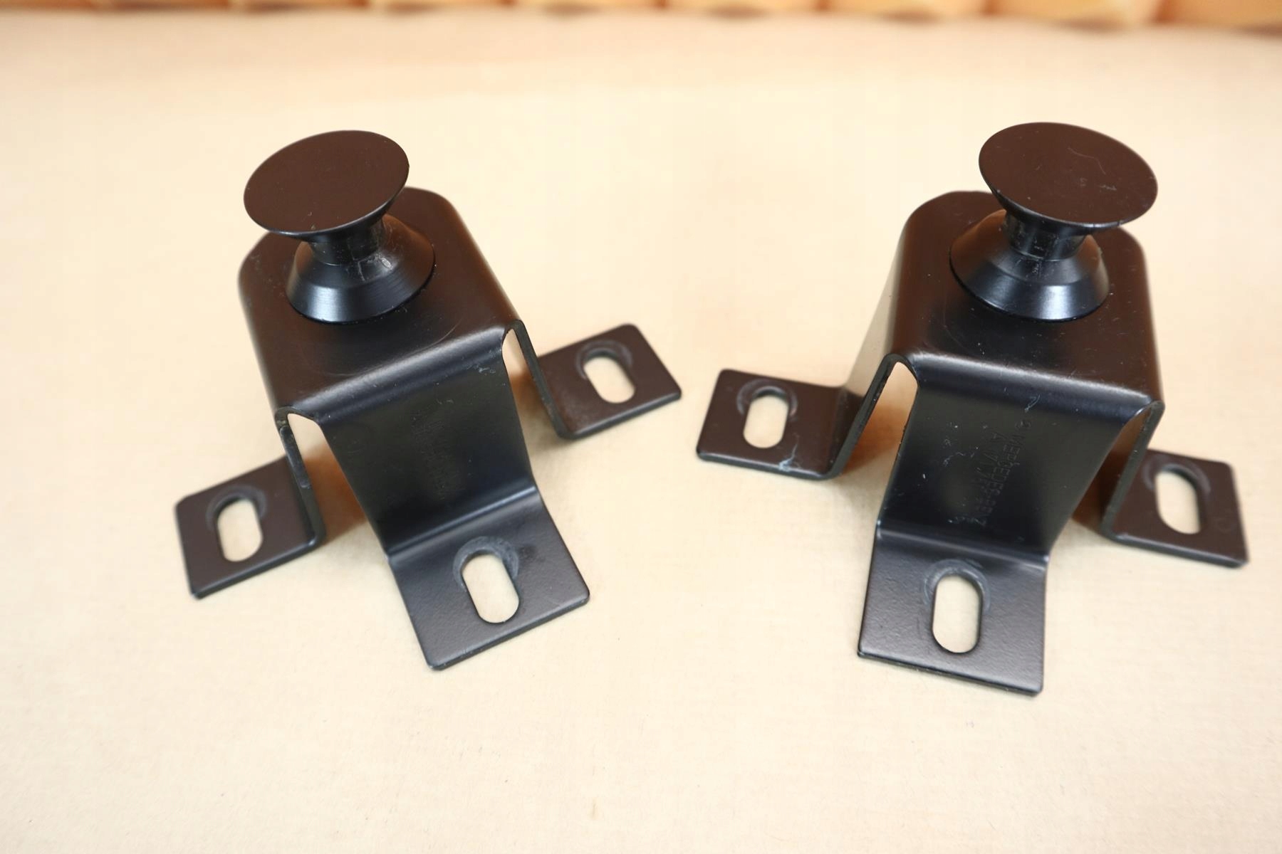 MERCEDES SLK R171 RYGIEL ZAWIAS DACHU 1717500115 Numer katalogowy części AVAR-PART 1717500115