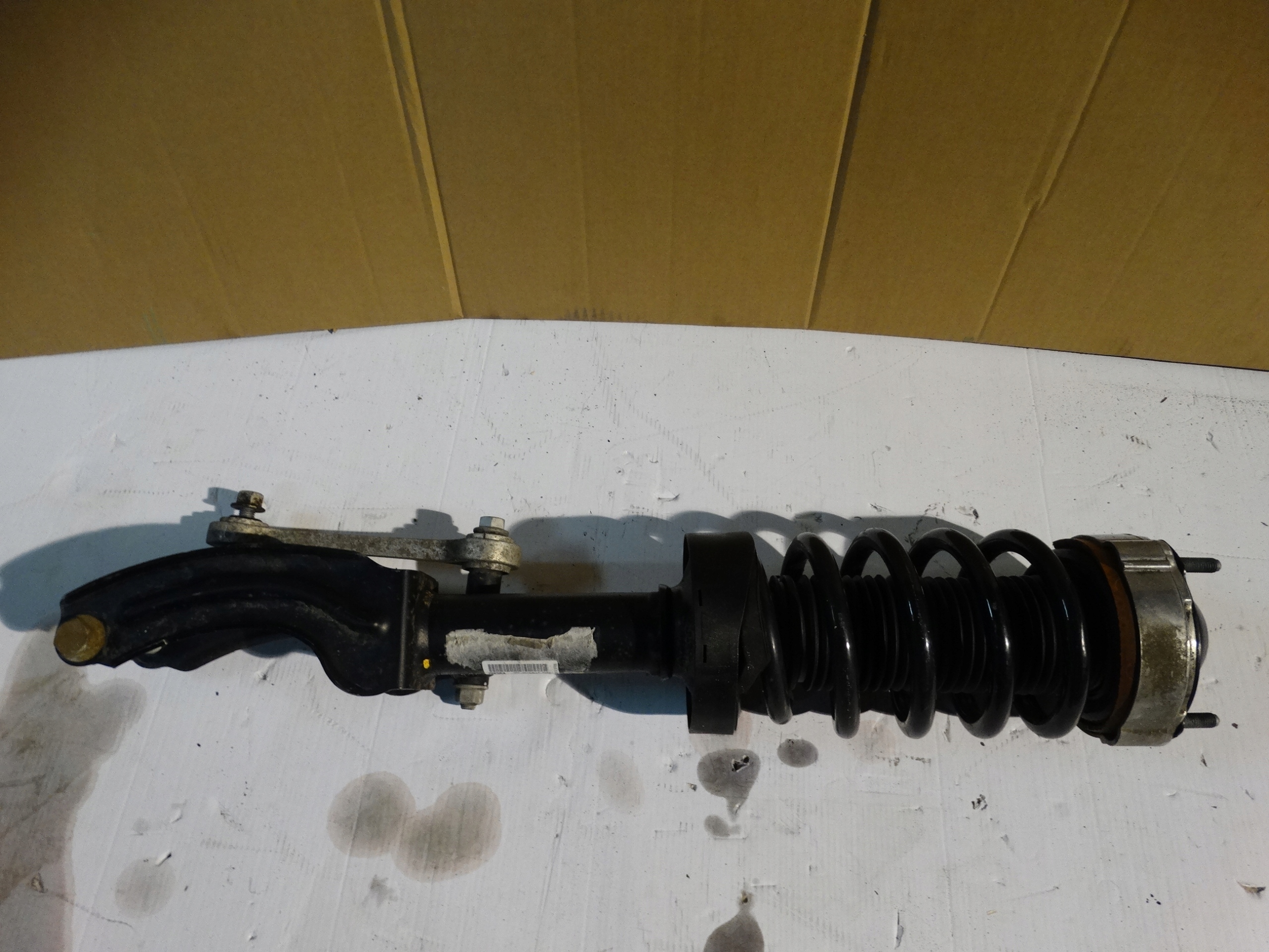 IDEALNY shock absorber front right VW TOUAREG 7P6 1
