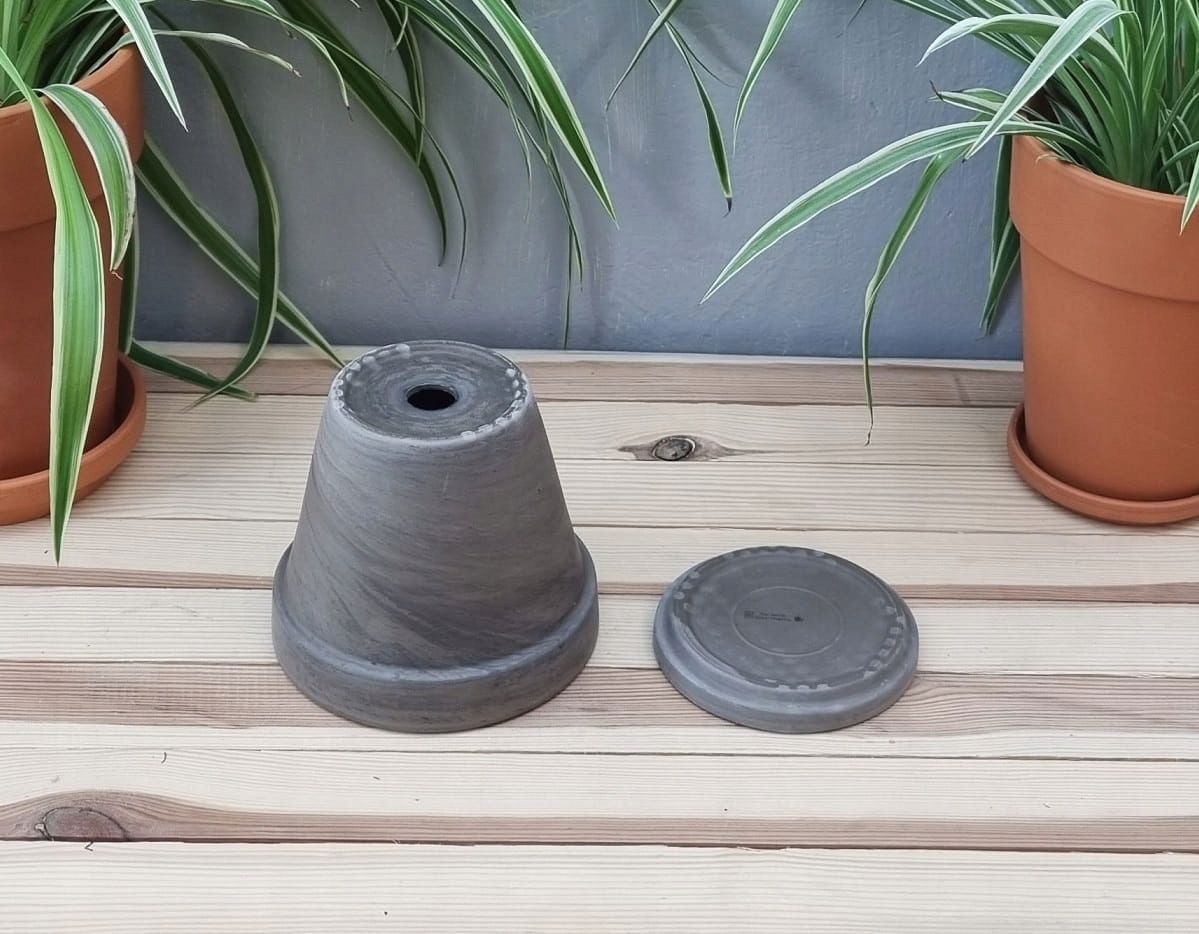 Doniczka gliniana BAZALTOWA + PODSTAWKA 13cm Kształt Okrągły