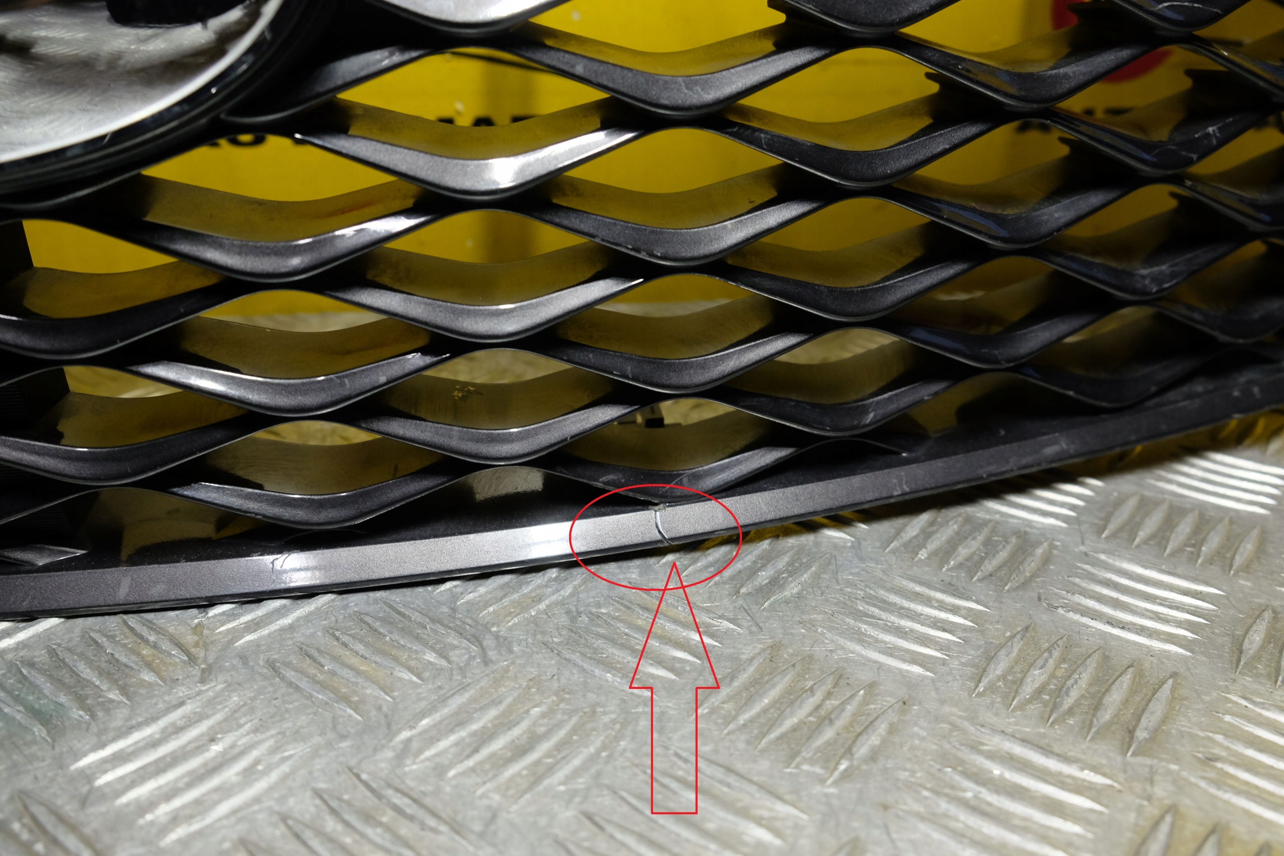 INFINITI QX80 2015- ATRAPA GRILL CHROME KAMERA PRZÓD USA Jakość części (zgodnie z GVO) O - oryginał z logo producenta pojazdu (OE)