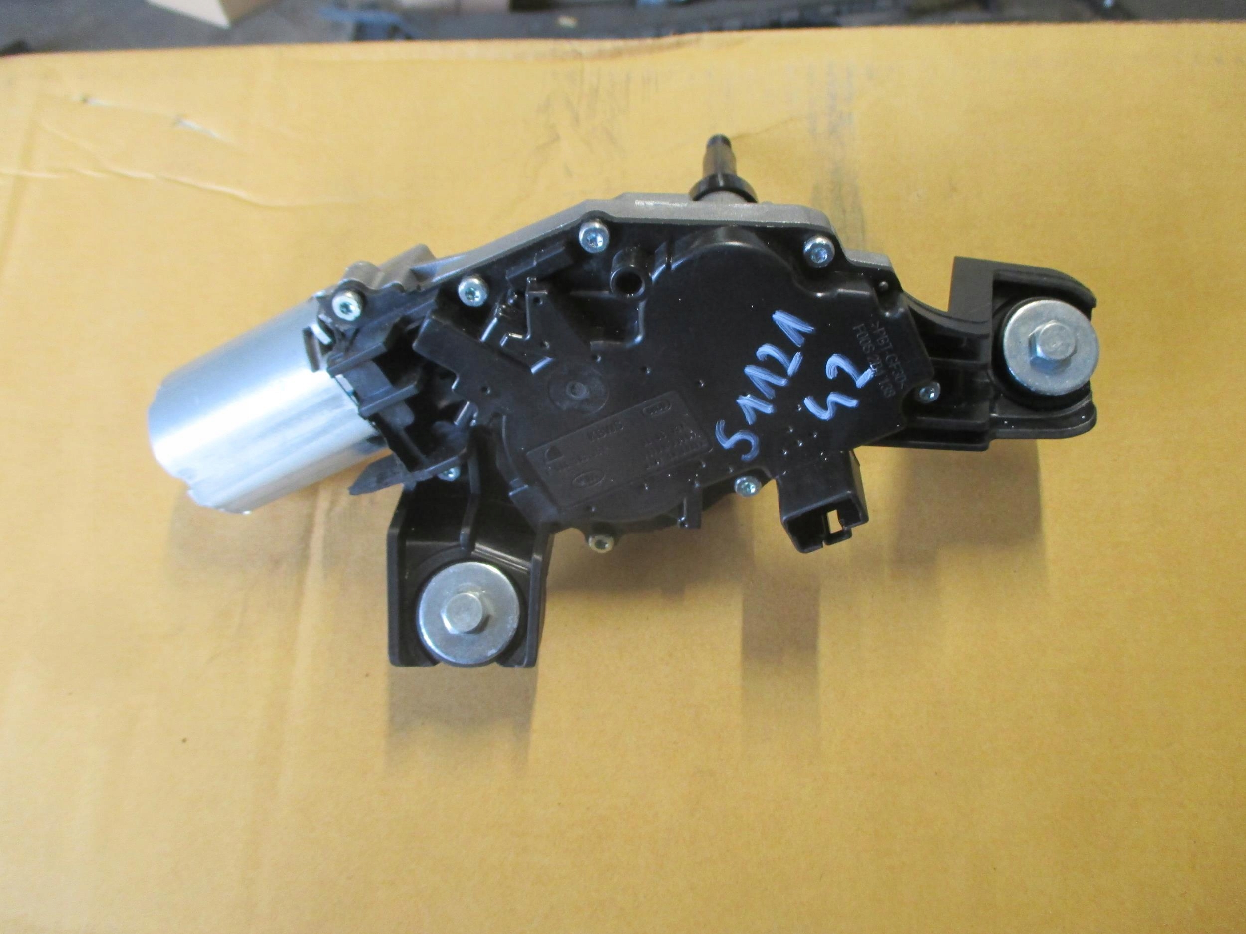 KIA SPORTAGE 4 IV 15 SILNICZEK WYCIERACZKI TYL