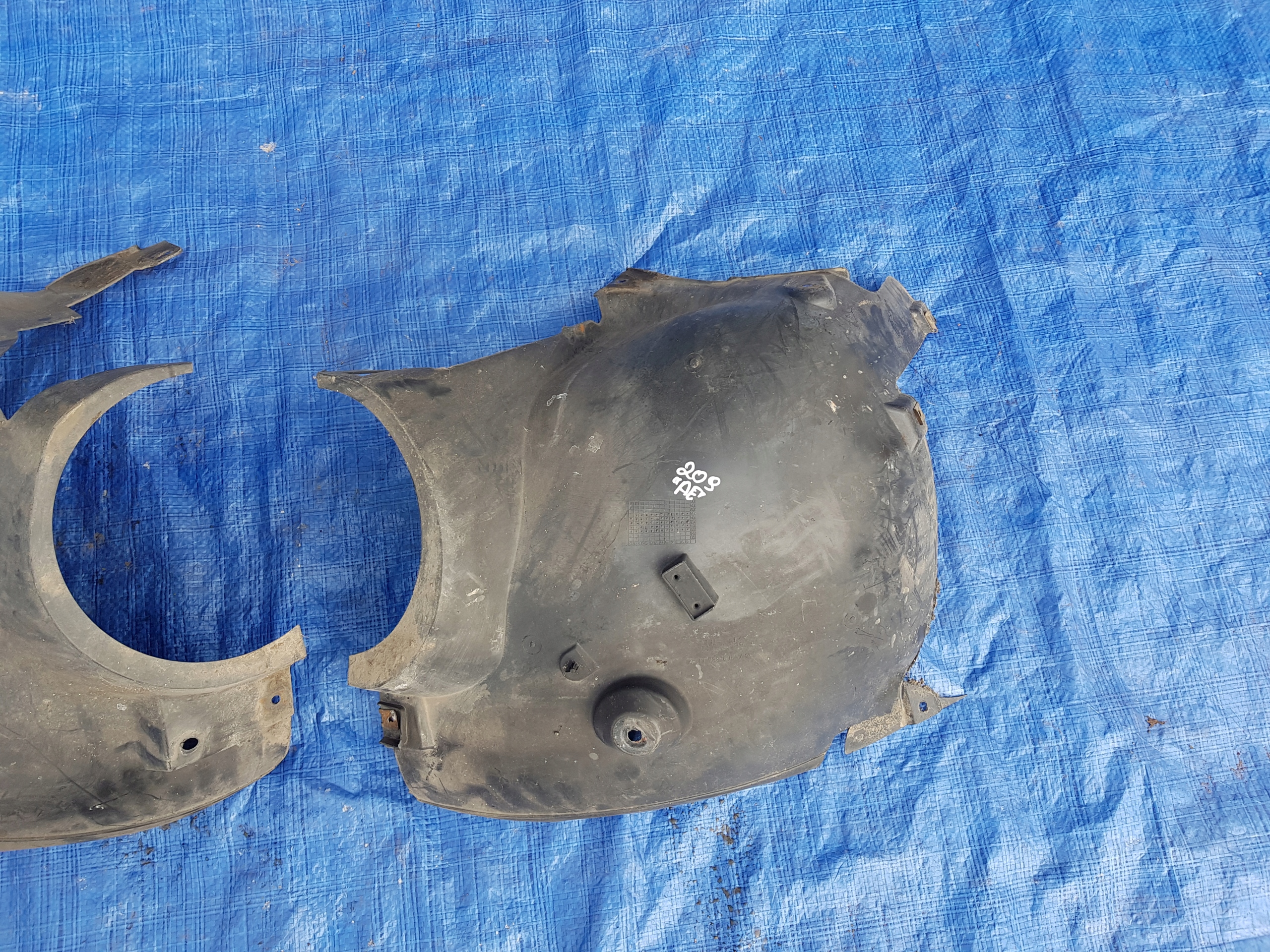mudguard right front MERCEDES CLK W209 2098841222 2098840622