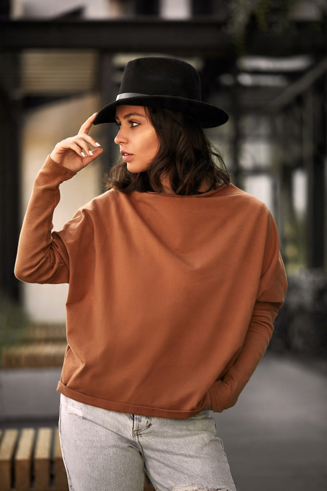 

Be B094 Bluza Z Dekoltem Z Tyłu - *L/XL* Kamel