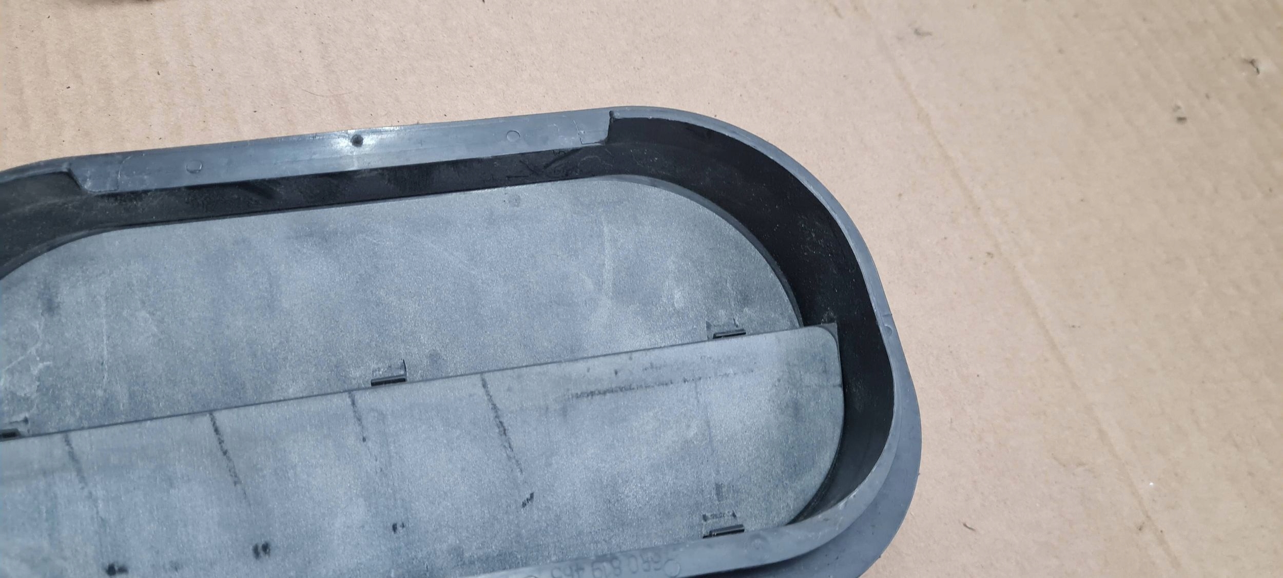 A4 B9 8W grid WENTYLACYJNA boot rear part 6R0819465A A5 8W