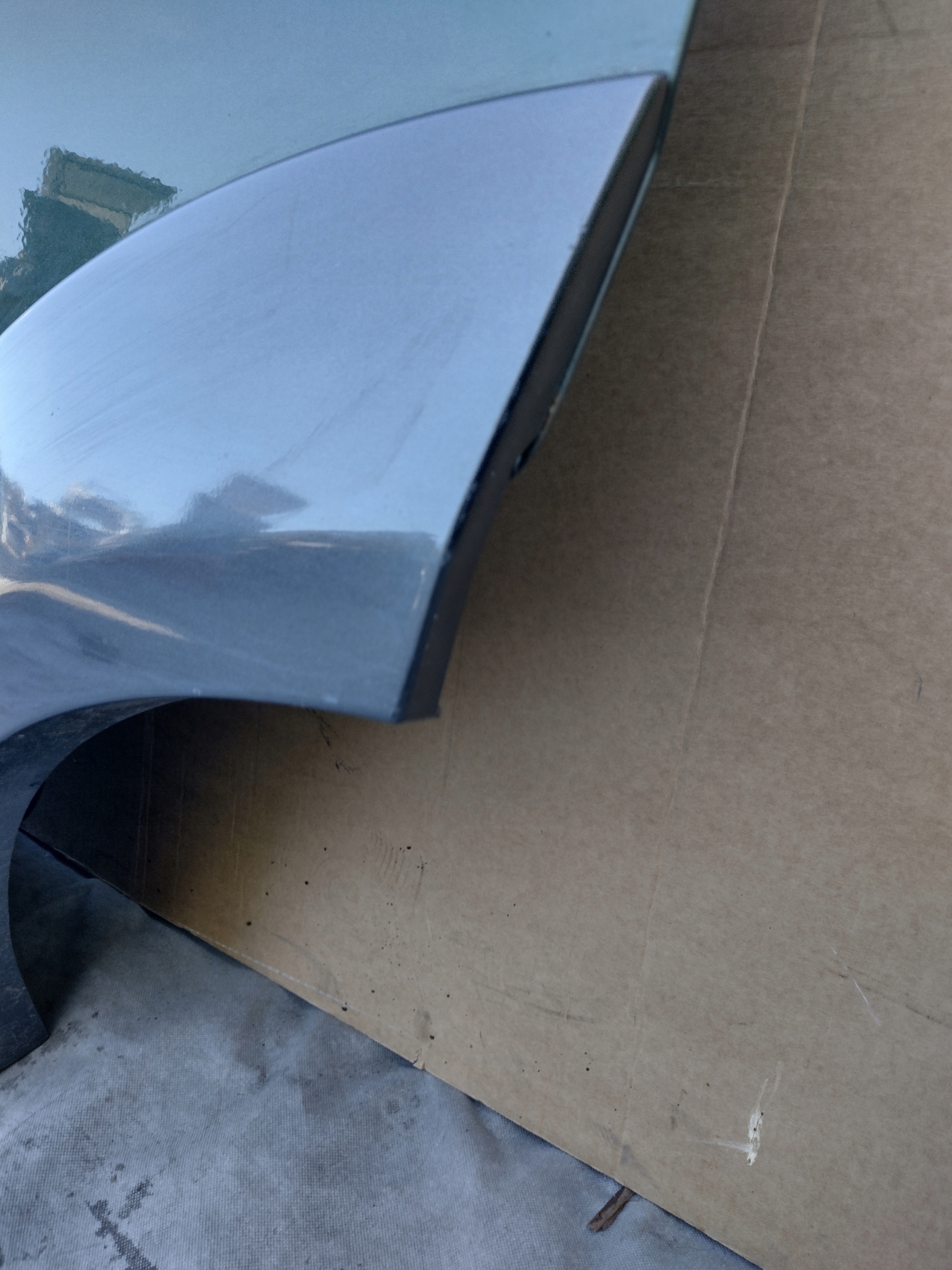 KIA SORENTO and 2003R door left rear part moulding