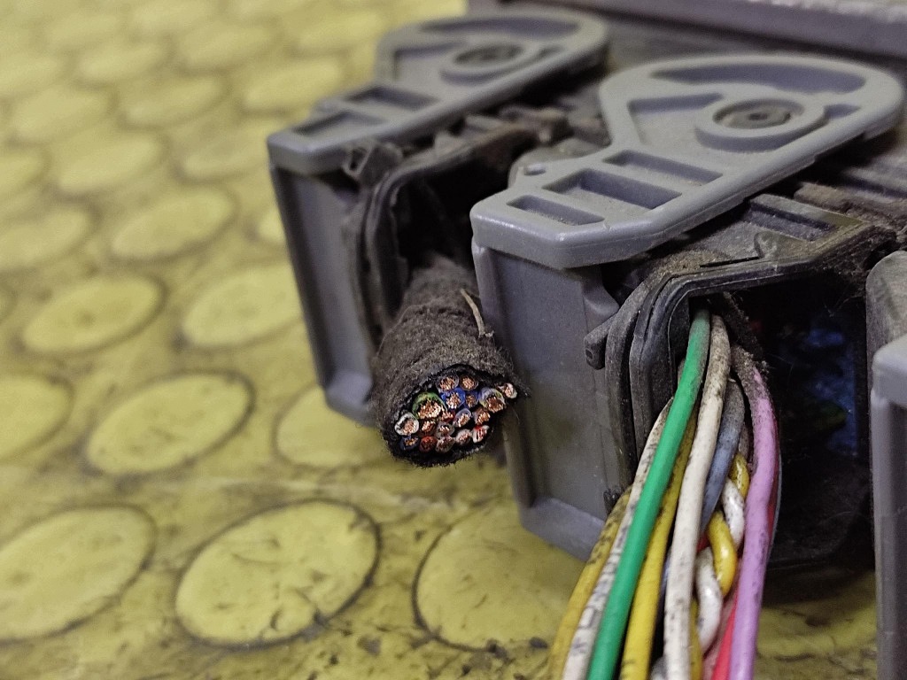 PEUGEOT 206 control unit of the engine 9646988780