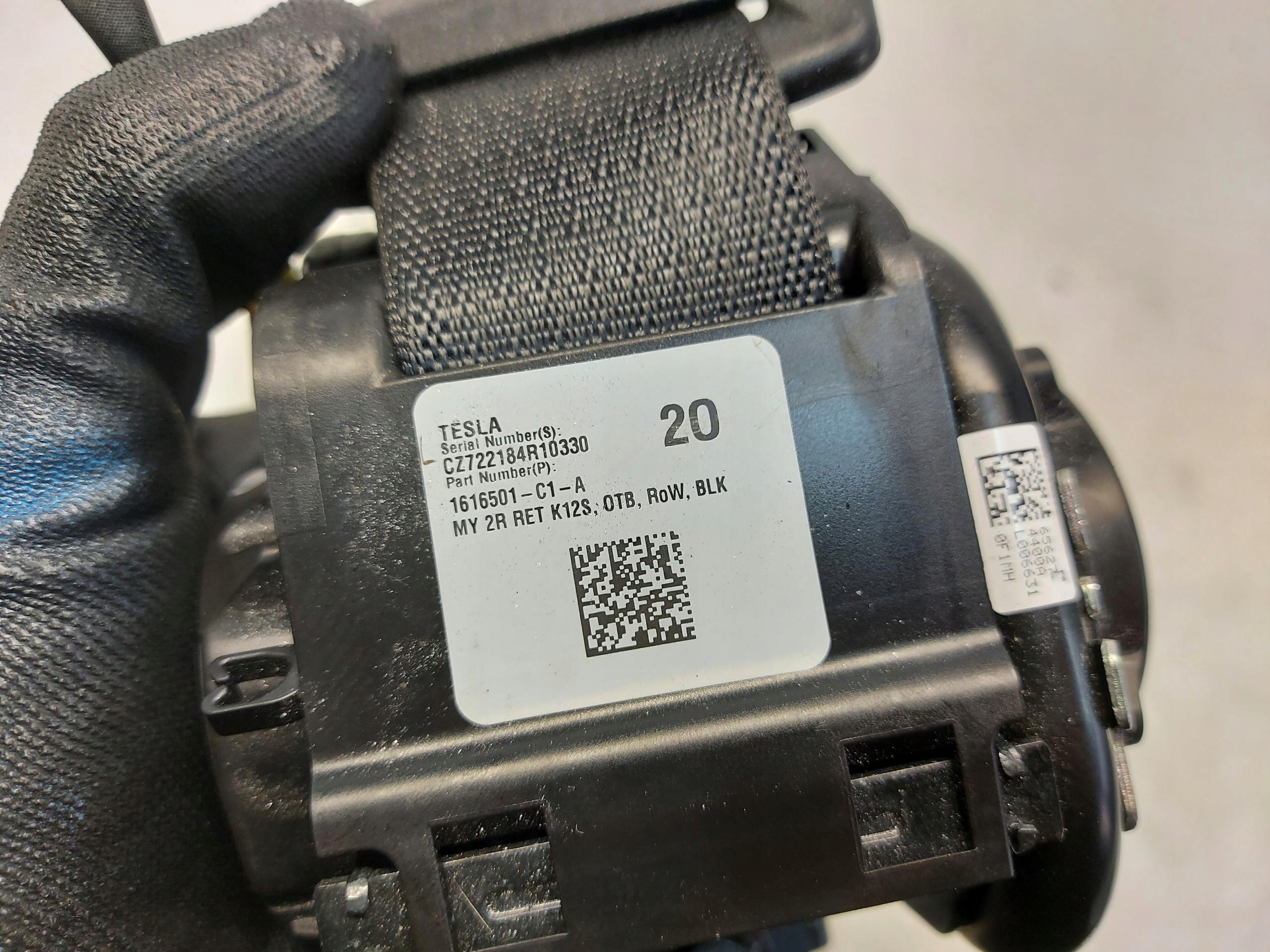 TESLA MODEL Y 2022r Gurten Sicherheits links heck 1616501-C1-A