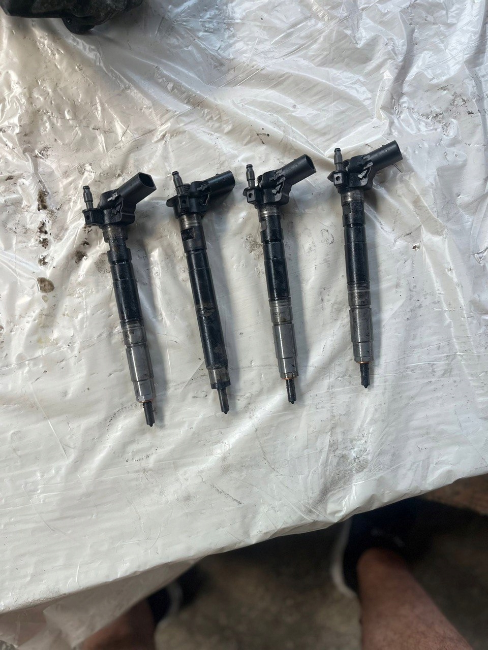 AUDI A3 8P A4 8K A6 2.0 TDI CBA CBB CAG CAH injector 03L130277