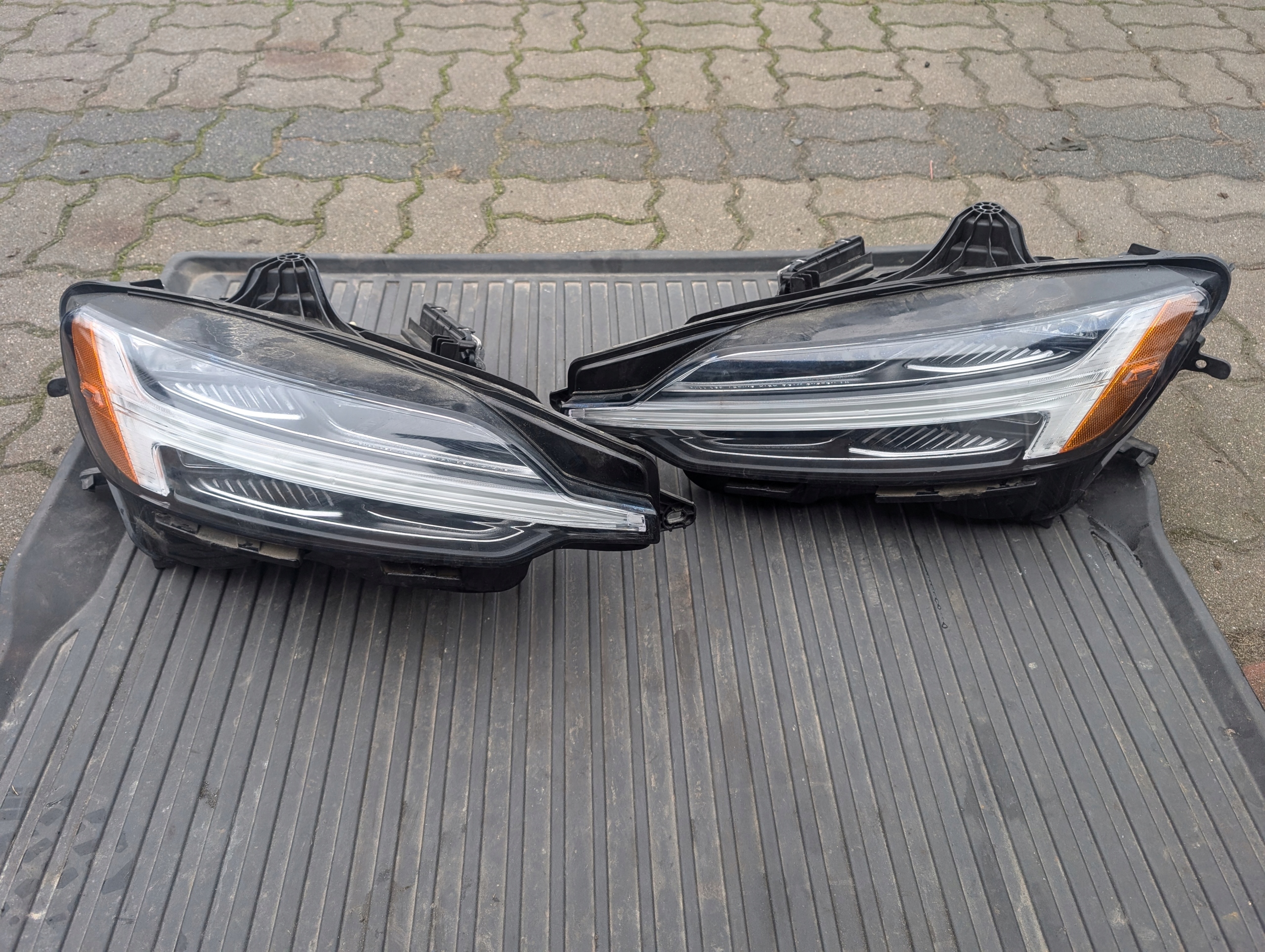 VOLVO S60 V60 III LAMPY ACTIVE HIGH BEAM SYSTEM HEADLIGHT 32338028 32338030