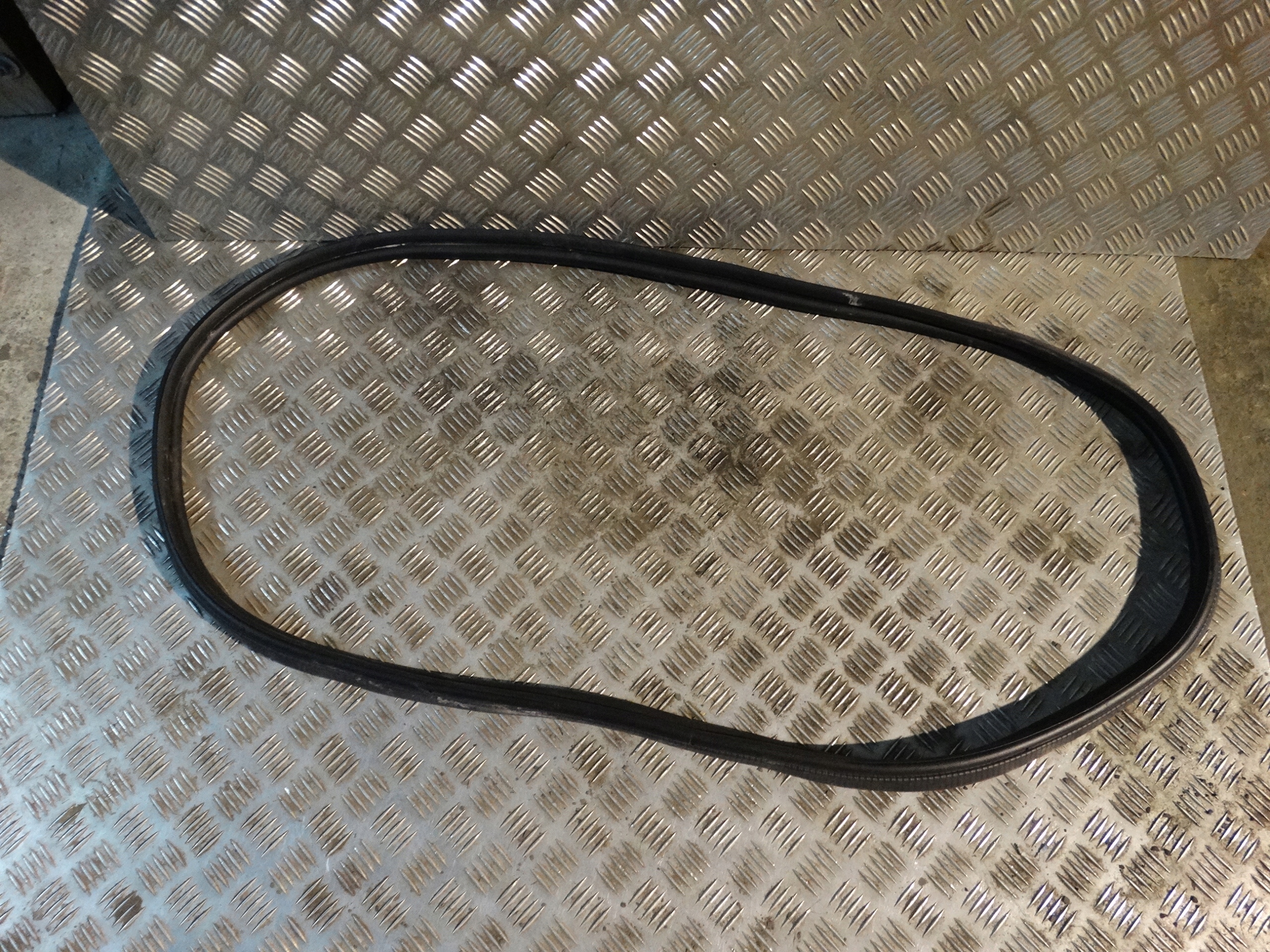 IDEALNA USZCZELKA KLAPY TYLNEJ MERCEDES SL W232 1