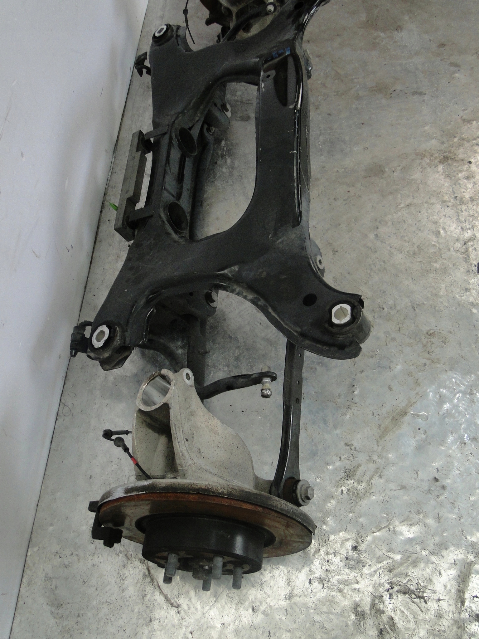 TYLNA BELKA ZAWIESZENIA LAND ROVER EVOQUE 2016R Numer katalogowy części 11597811507