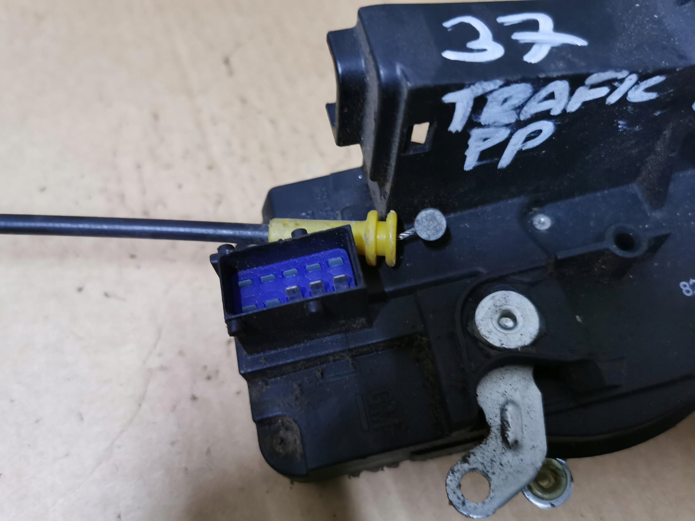 lock door right front RENAULT TRAFIC II 01-14 EU
