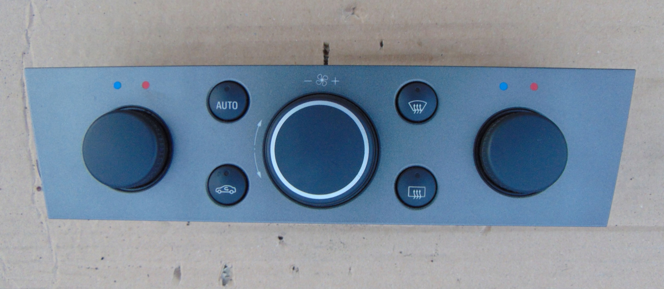 13212340, 13131021 - ПАНЕЛЬ ВЕНТИЛЯЦІЙНОГО ОТВОРУ КОНДИЦІОНЕРА OPEL VECTRA C LIFT EU