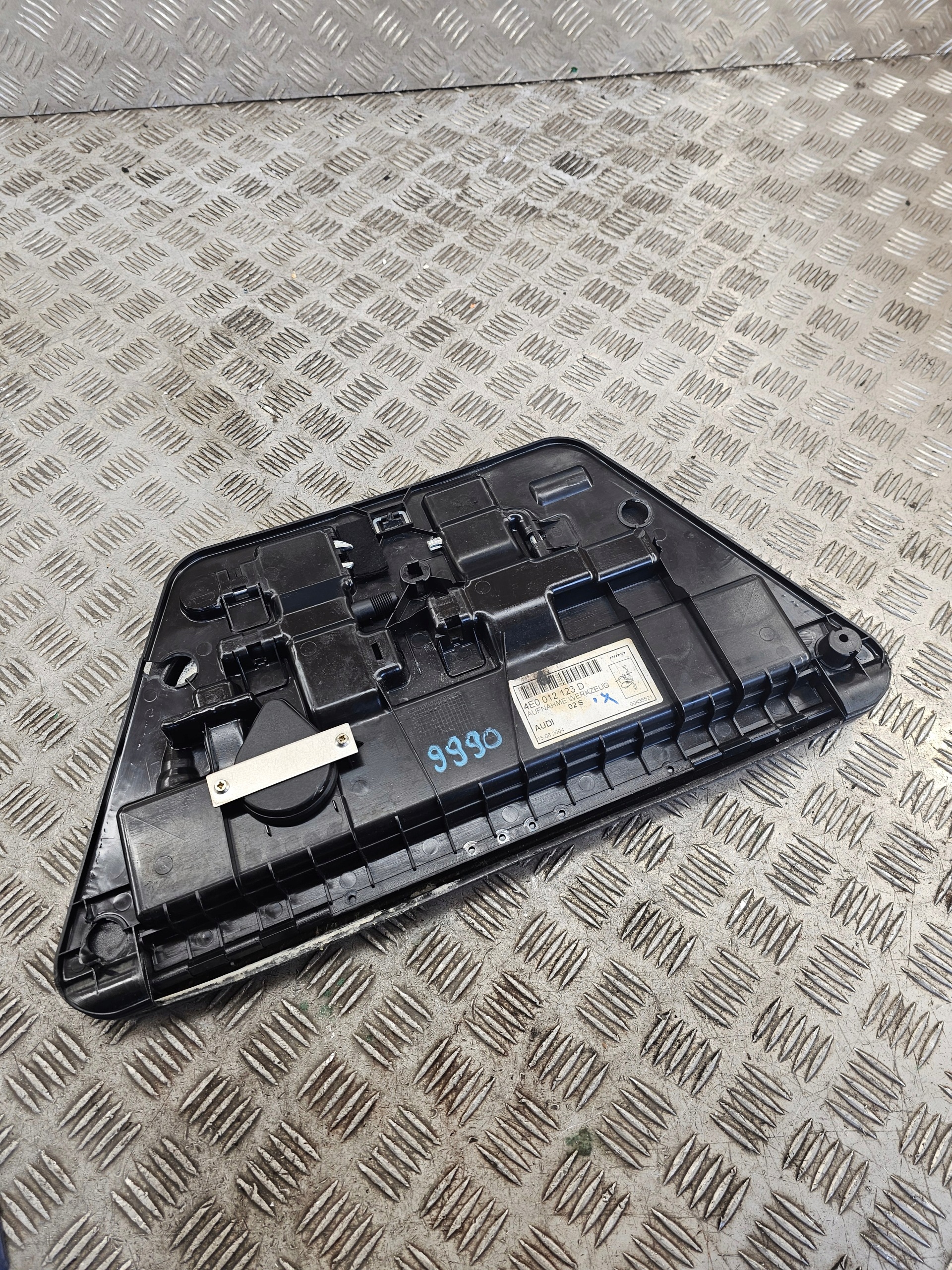 boîte a gant passager pour outils AUDI A8 D3 complet