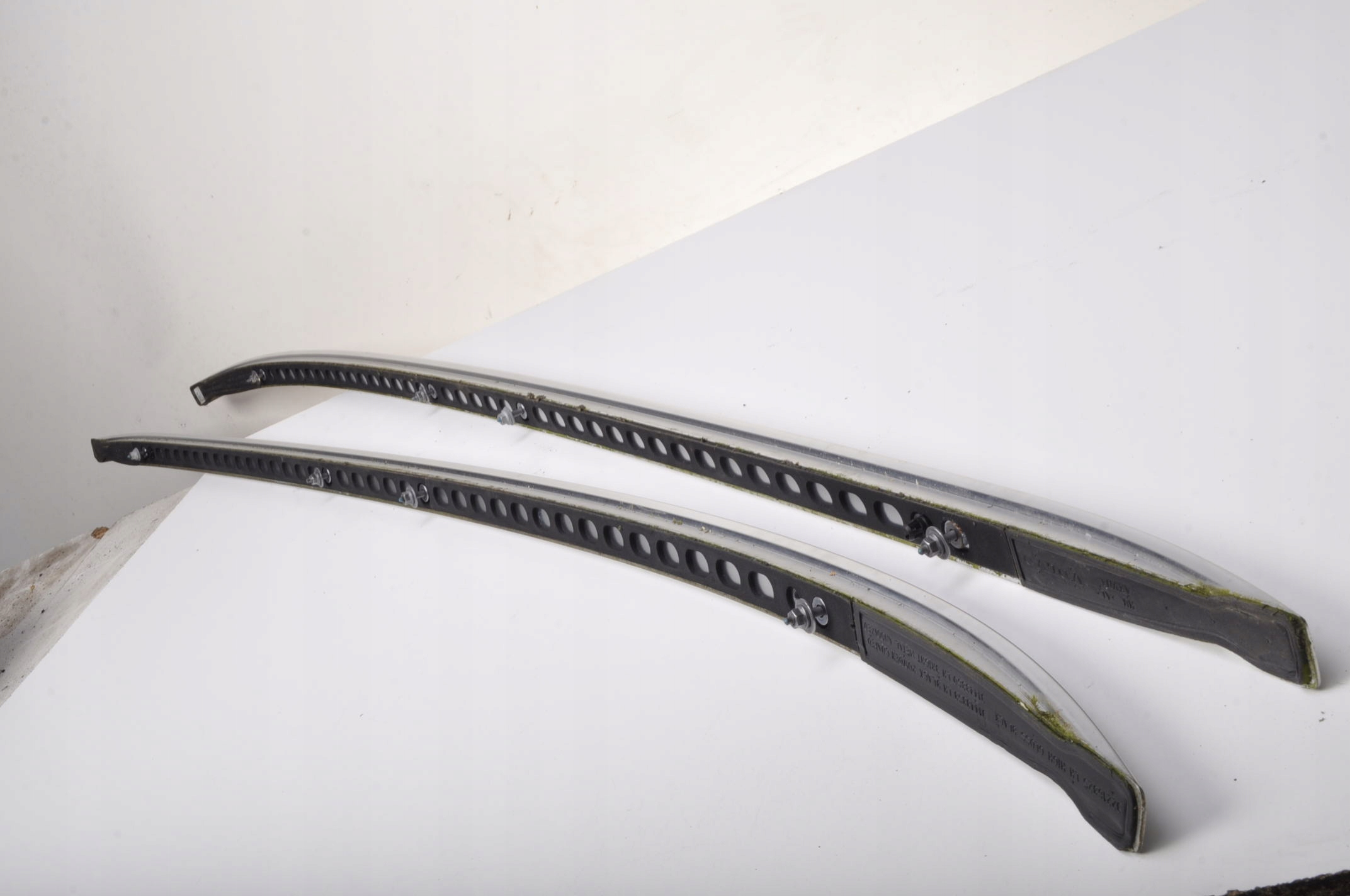 VOLVO V60 II RELINGI DACHOWE 31448859 31448858 Producent części Volvo OE