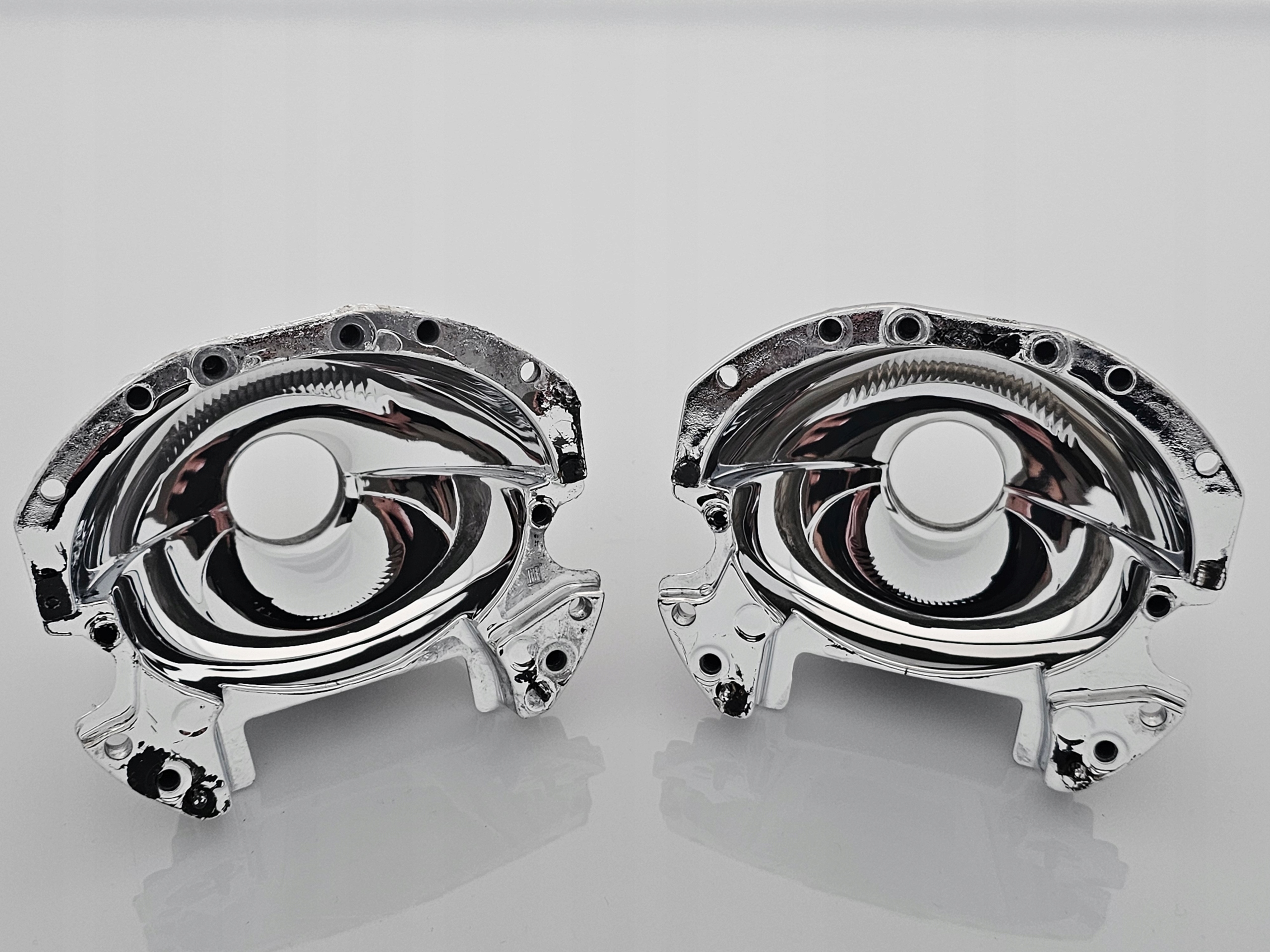 ODBŁYŚNIK SOCZEWKI REFLEKTORA BMW E39 LIFT HELLA D2S Producent części Hella