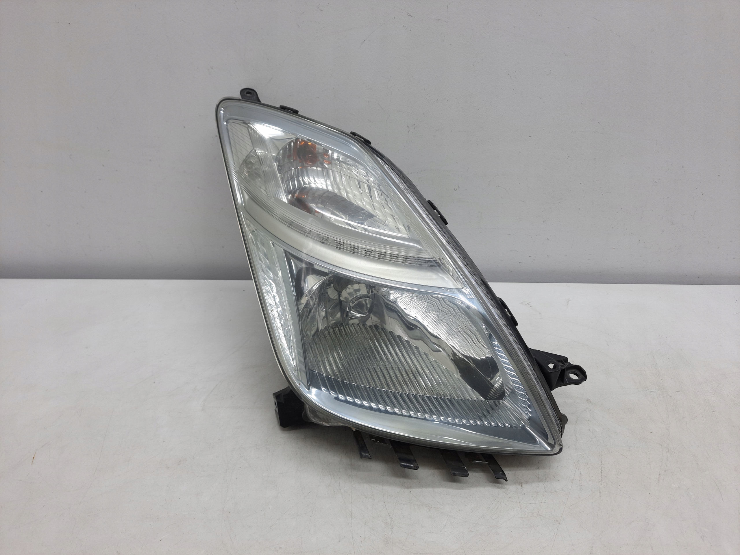 TOYOTA PRIUS 2 II 03-09 light REFLEKTOR right front original EUROPA
