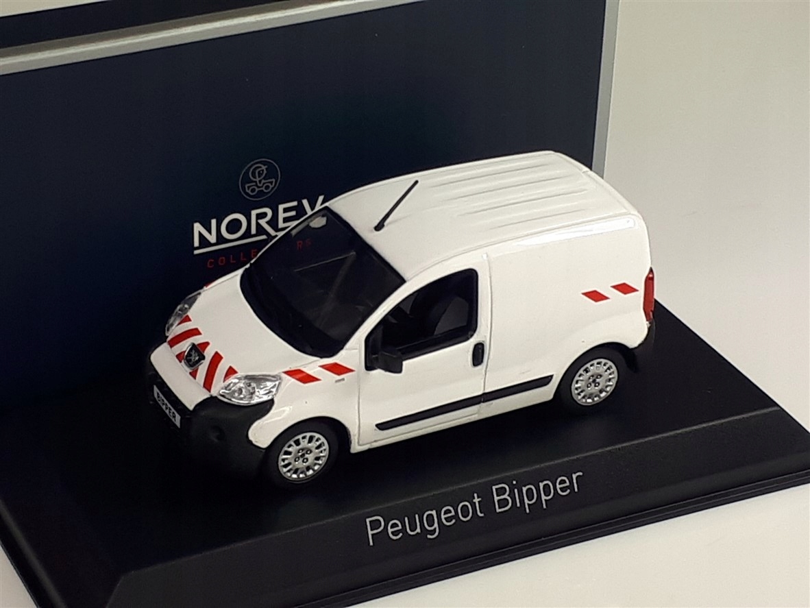 Norev Peugeot Bipper 2009 Bílá s červenými pruhy 1:43
