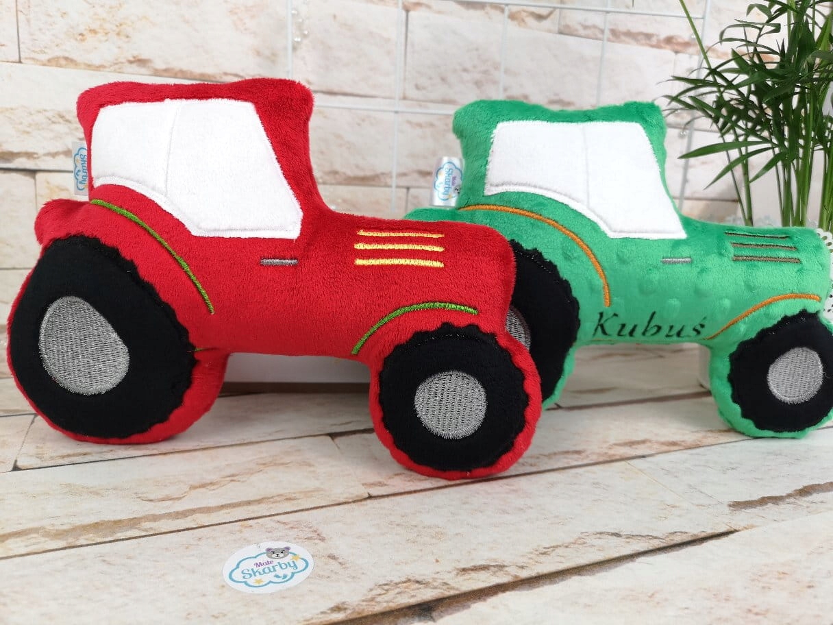 pluszowy traktor z imieniem Marka inna marka