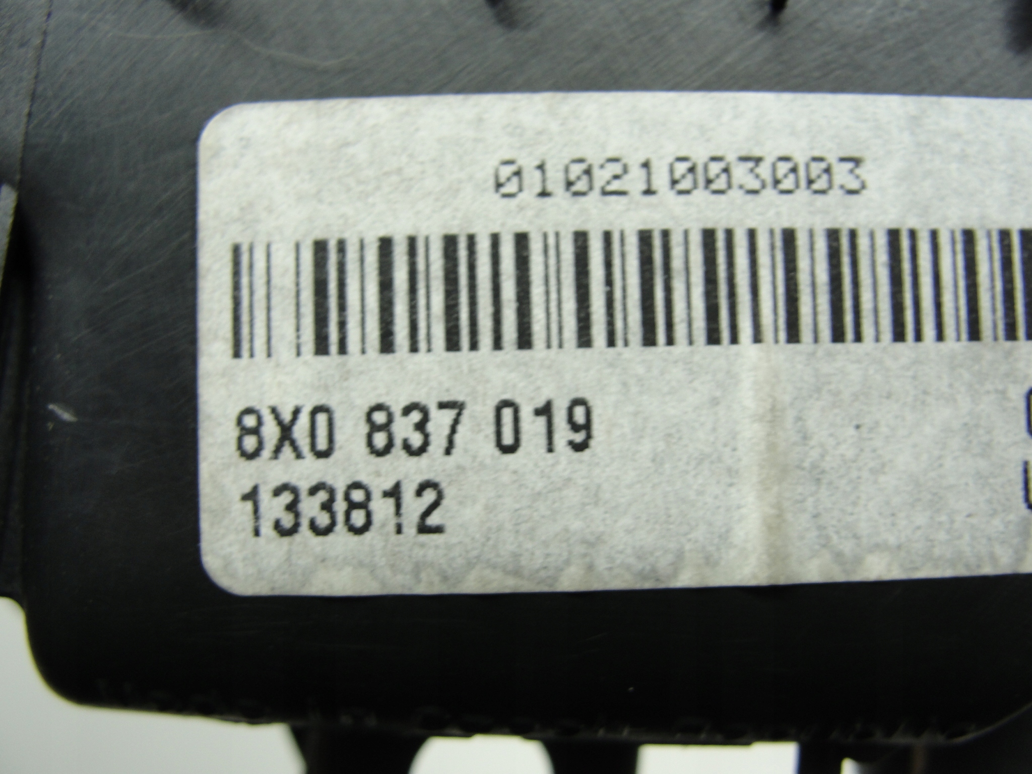 ручка двери левая Audi A1 11-15r 8X0837019