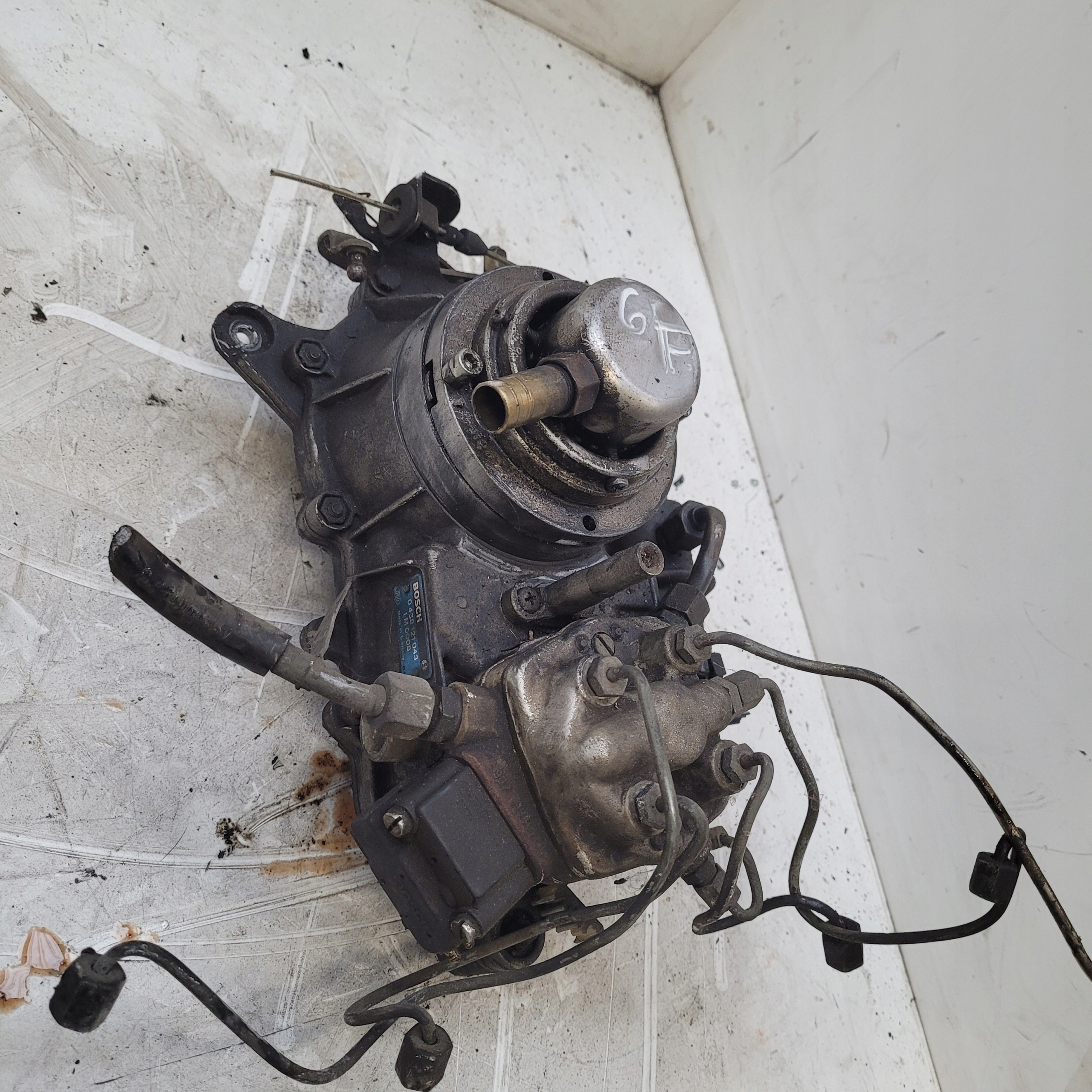 0438121043 - Впрыск топлива сплиттер MERCEDES W124 W201