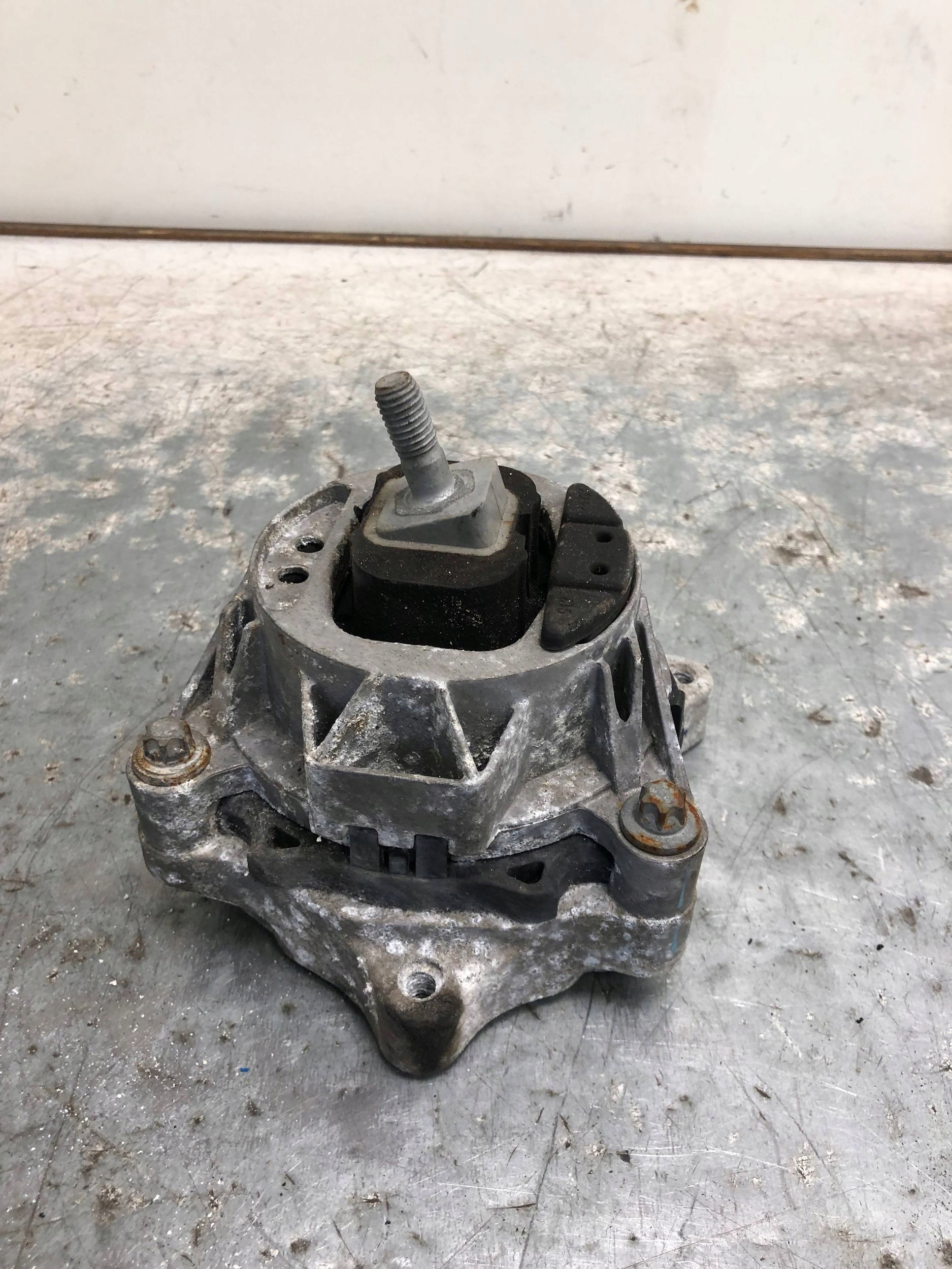 holder engine mount BMW F20 6859411