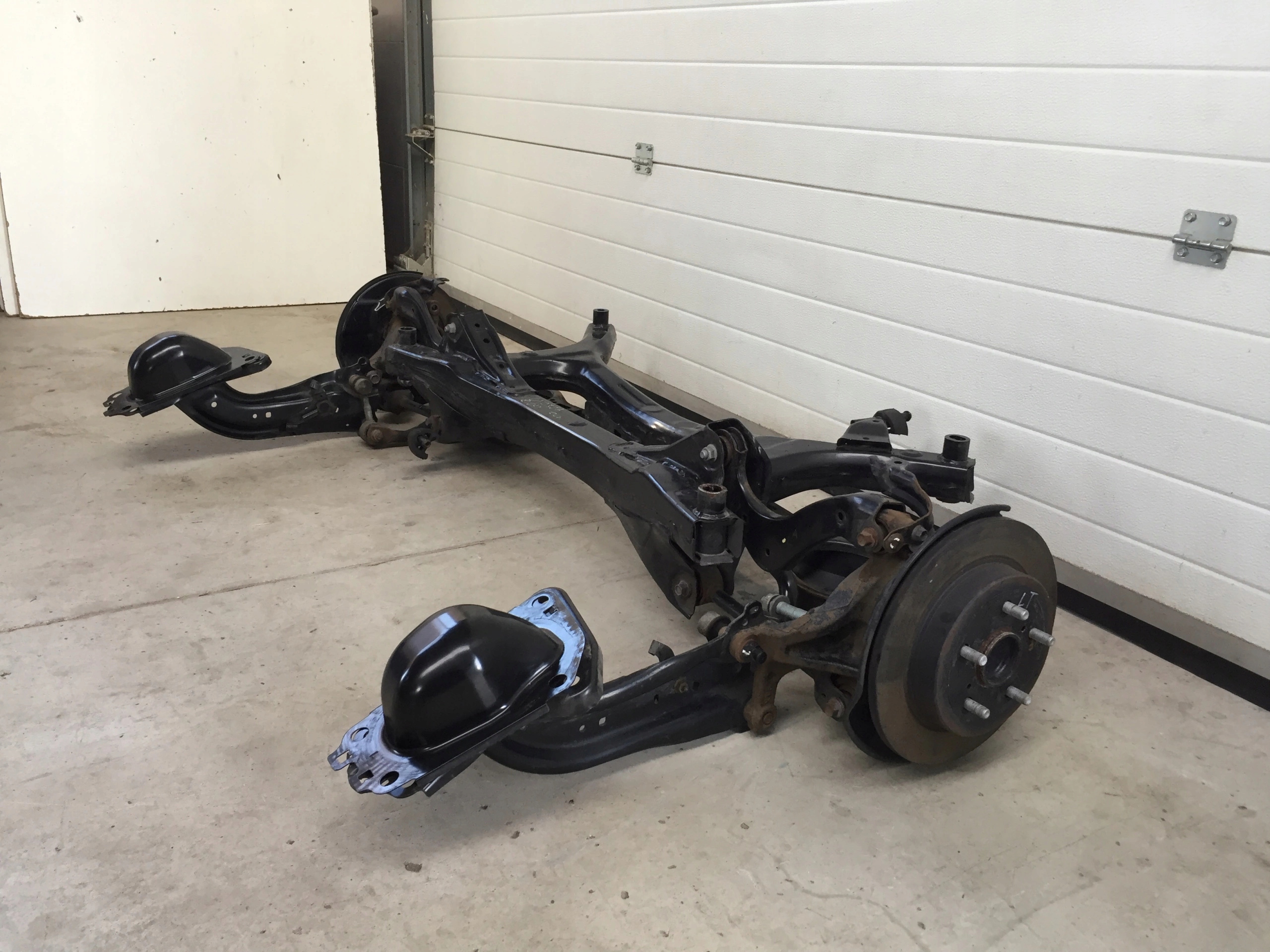 LEXUS UX 250H 21r 2.0 HYBRID BELKA ZAWIESZENIA TYŁ Producent części Lexus OE