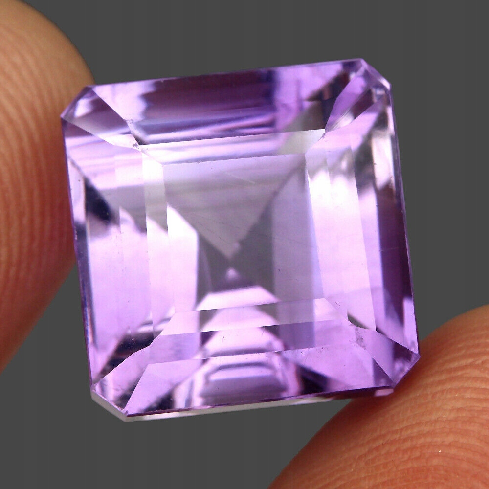 Přírodní kámen ametyst 22.37ct Vvs