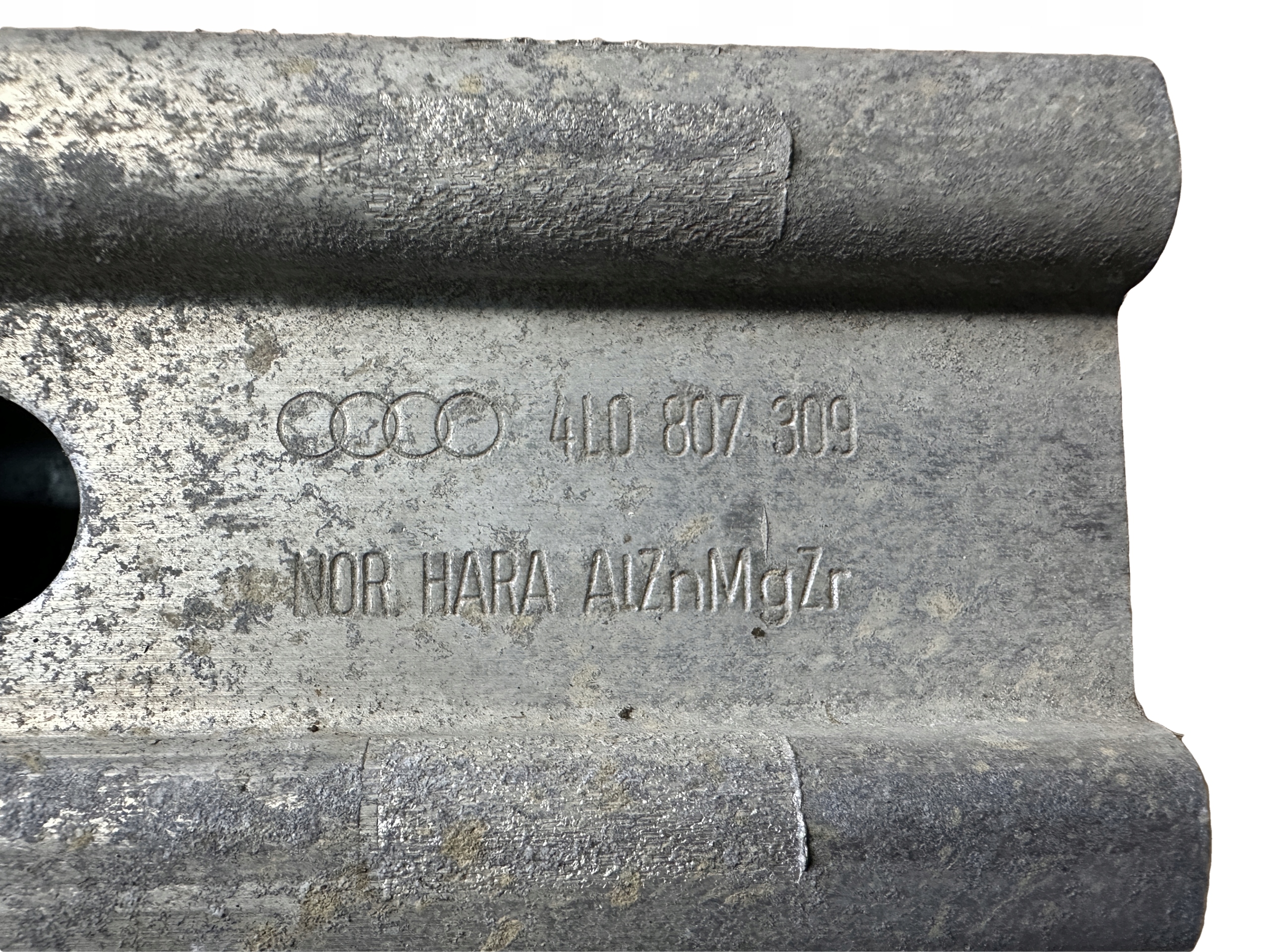 AUDI Q7 4L bumper support rear part 4L0807309