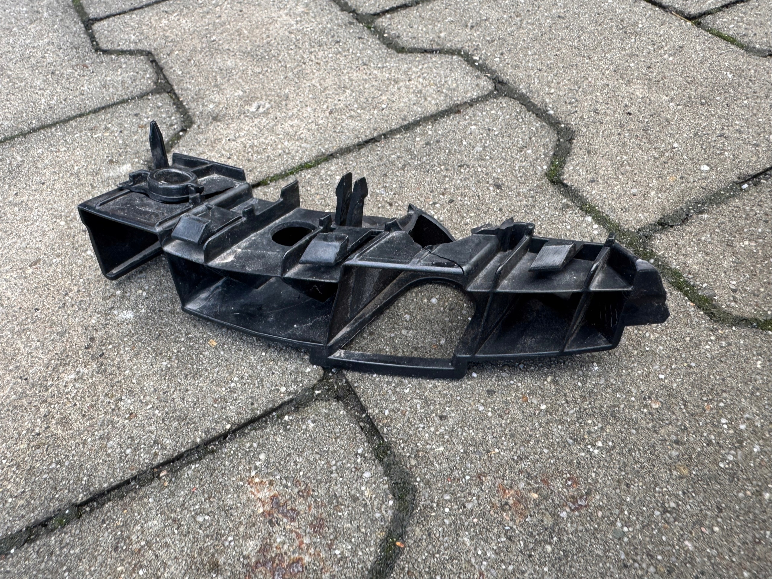 bumper bracket right front VW NEW BEETLE 5C5807184