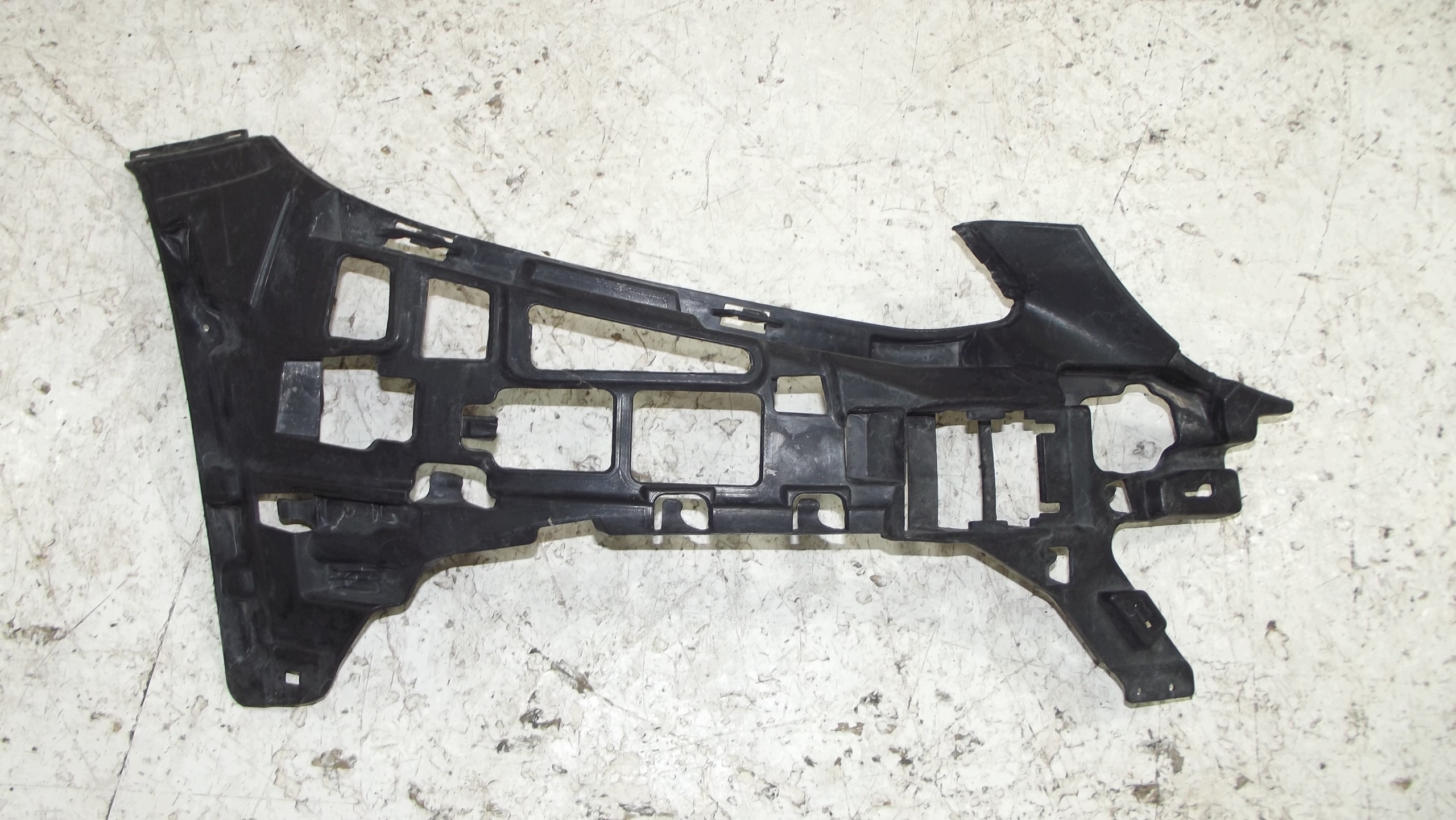 Mercedes C Klasa W205 bumper bracket right front A2058850665