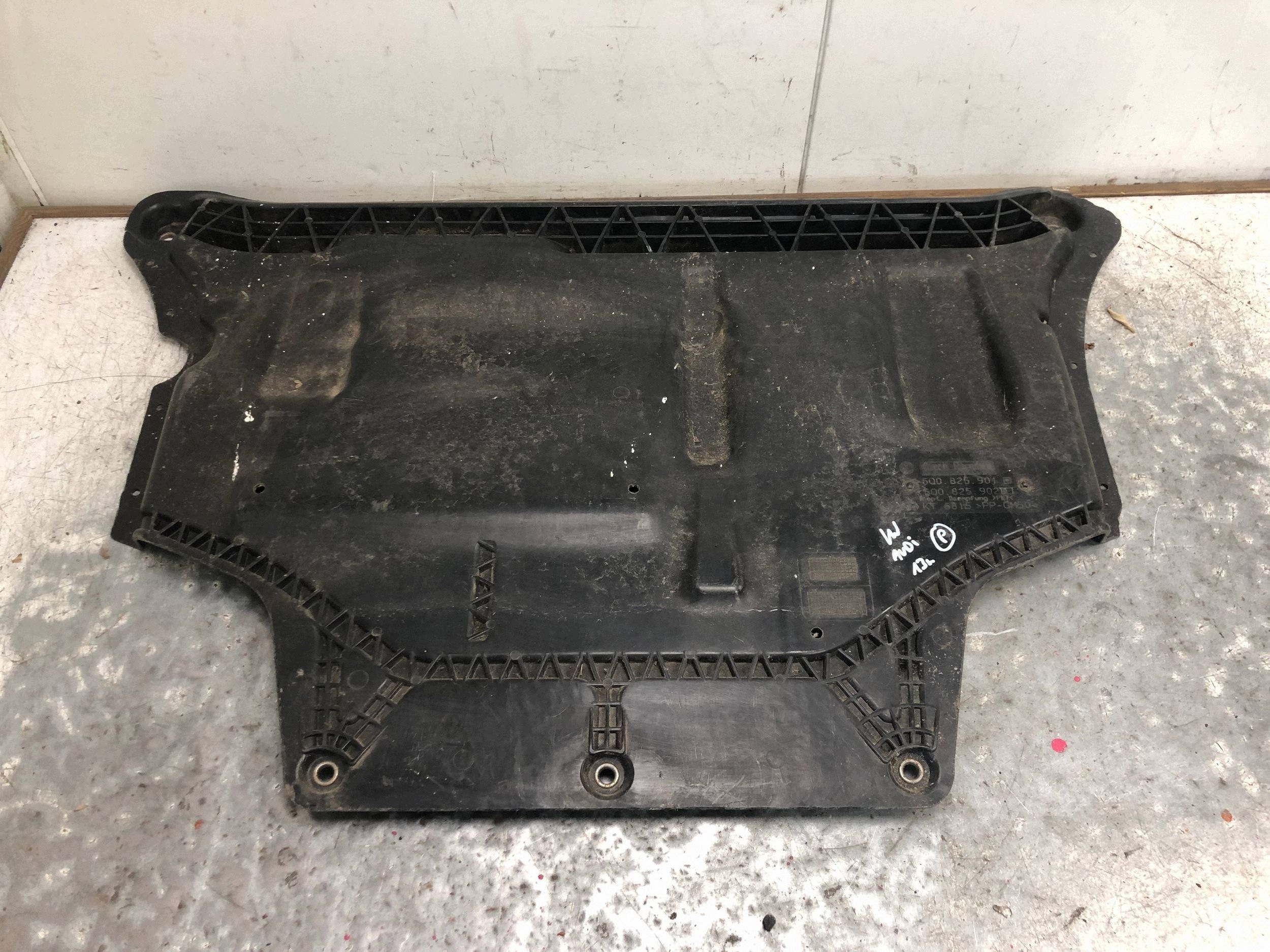 cover below engine VW SKODA AUDI 5Q0825901