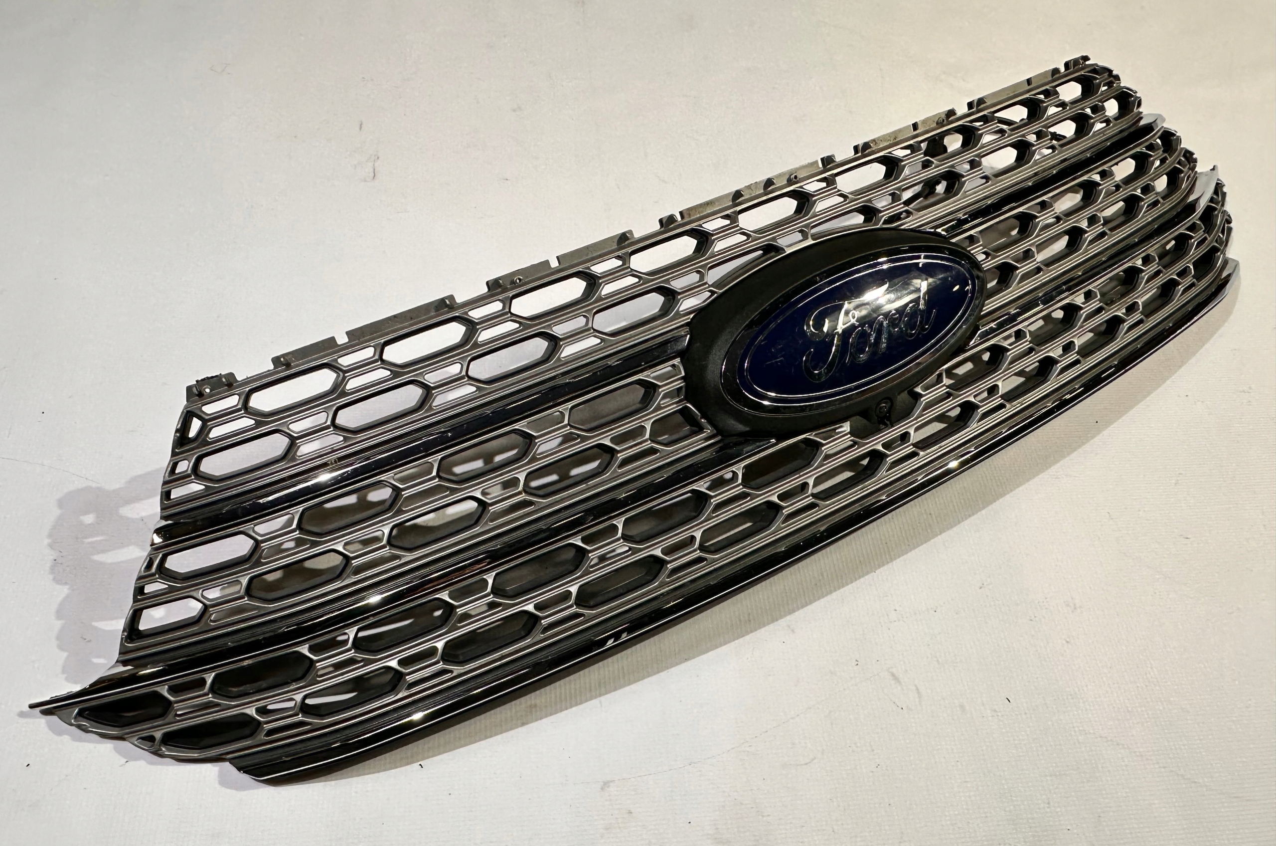 maska maska chladiče kamera nárazníku předek Ford Explorer 2020+