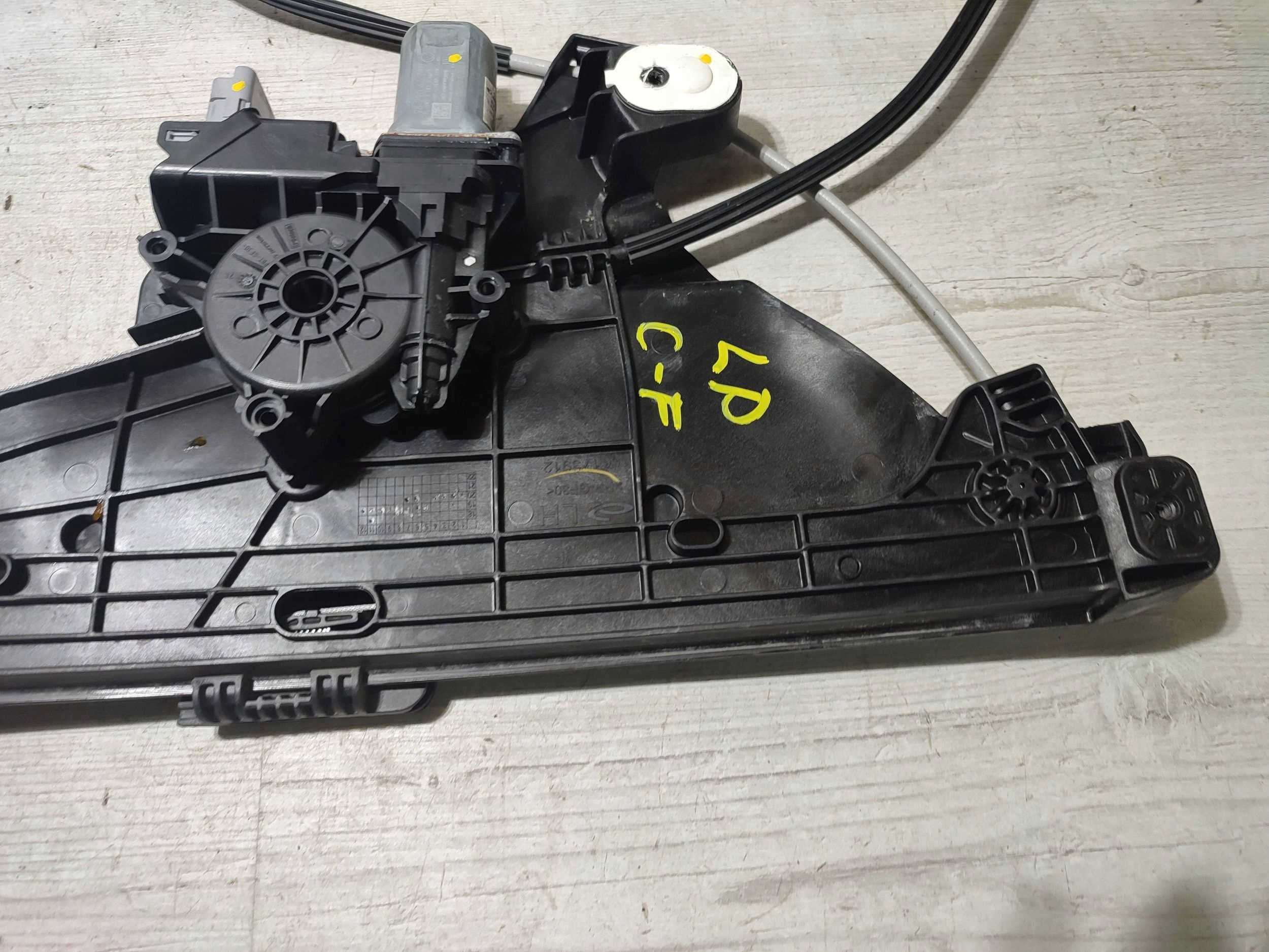 Opel Corsa F 2020 front side left lift of the window windows