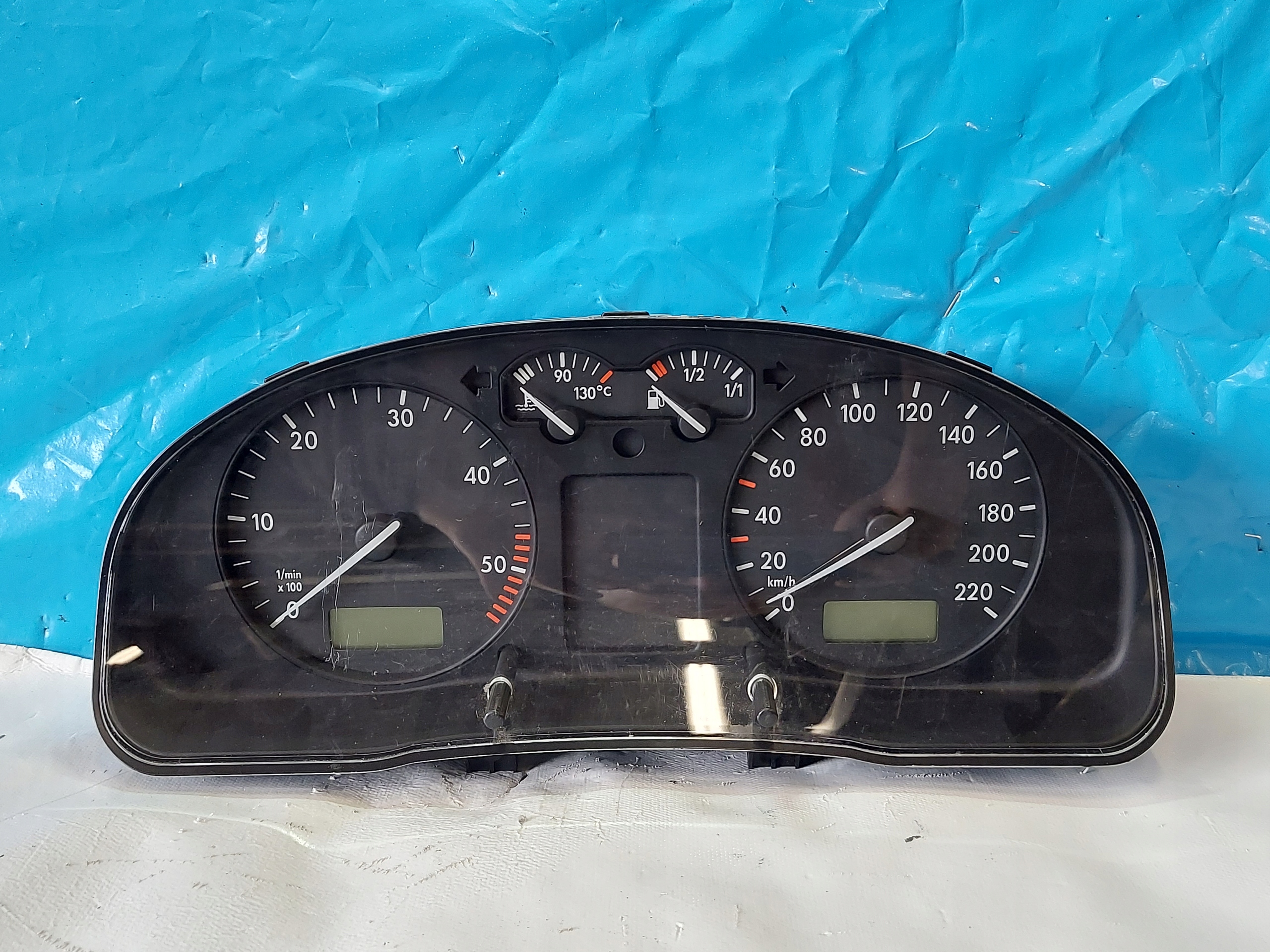 dials clock VW PASSAT B5 1.9 TDI 09051969906