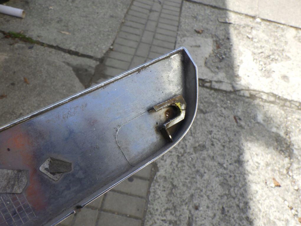 RENAULT THALIA II - 8200700557 cap bonnet moulding